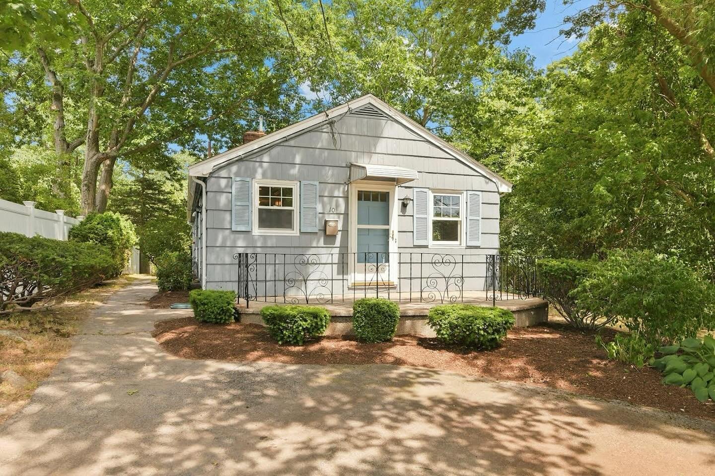 ✨ Under Agreement! ✨

I&rsquo;m overjoyed to share that my dear friends and buyers are officially under agreement and clear to close on their dream home in prime location of Dedham! 🏡❤️

Being a small part of this big milestone has been such a privi