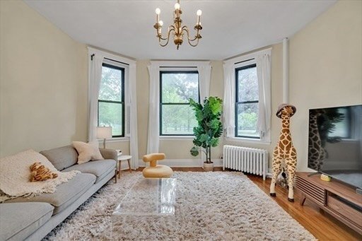 Congratulations to my wonderful sellers! 🎉 You bought this condo for $560K less than 2 years ago, and now you&rsquo;ve sold it for $625K without doing any work&mdash;no rent payments, just profit! 💰 Let&rsquo;s explore your next steps today! 📈🏡