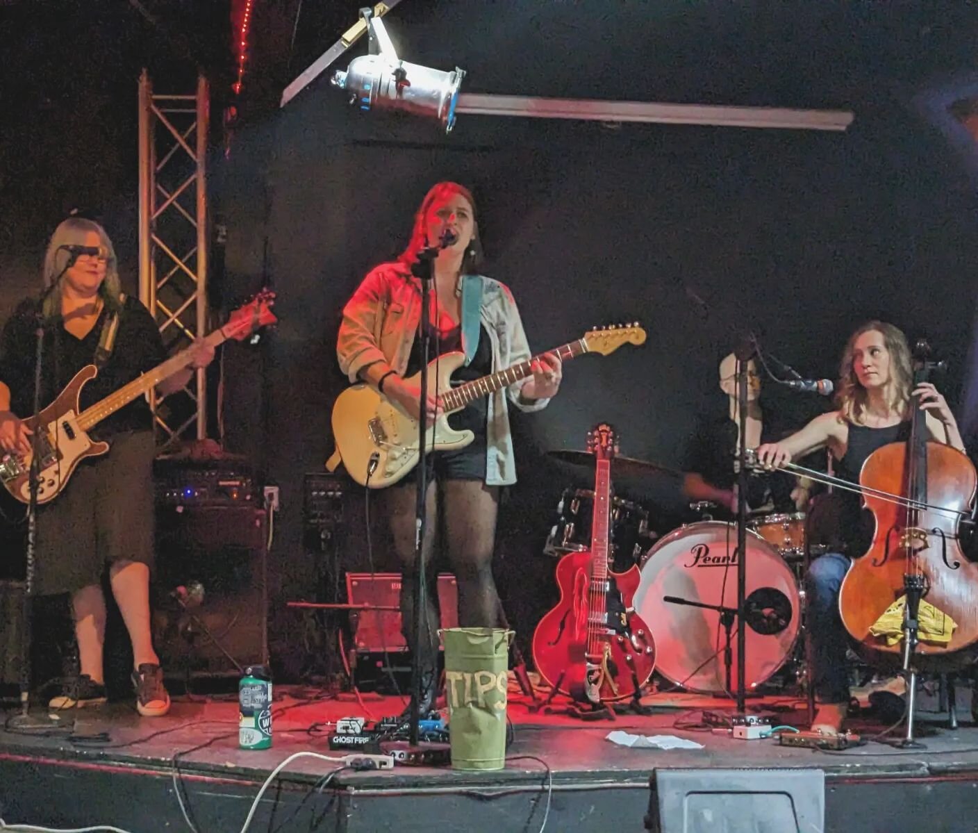 📡on Saturdays we wear black📡

so many thanks to @satellitecommunications and @theparloraustintexas for having us out yesterday for satellite fest. special thanks to the tiny break dancers, spinning and popping to all our tunes🤸

📸: @blackshalemus