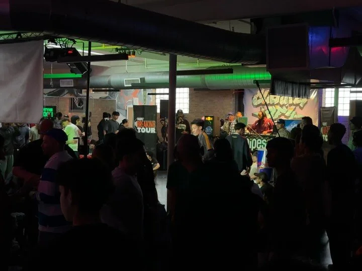 The synergy is going real nice in this room ✨

Culture of 4 | Pro Breaking Tour | Windy City Edition
@rhythmhoodsnipesstudio @snipes_usa 

#cultureof4 #probreakingtour #rhythmhood #snipesknows