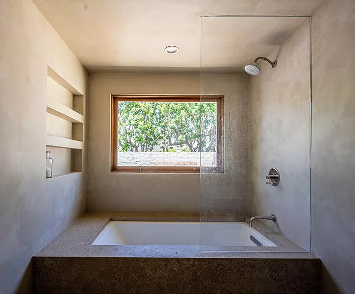 Main Bath.jpg