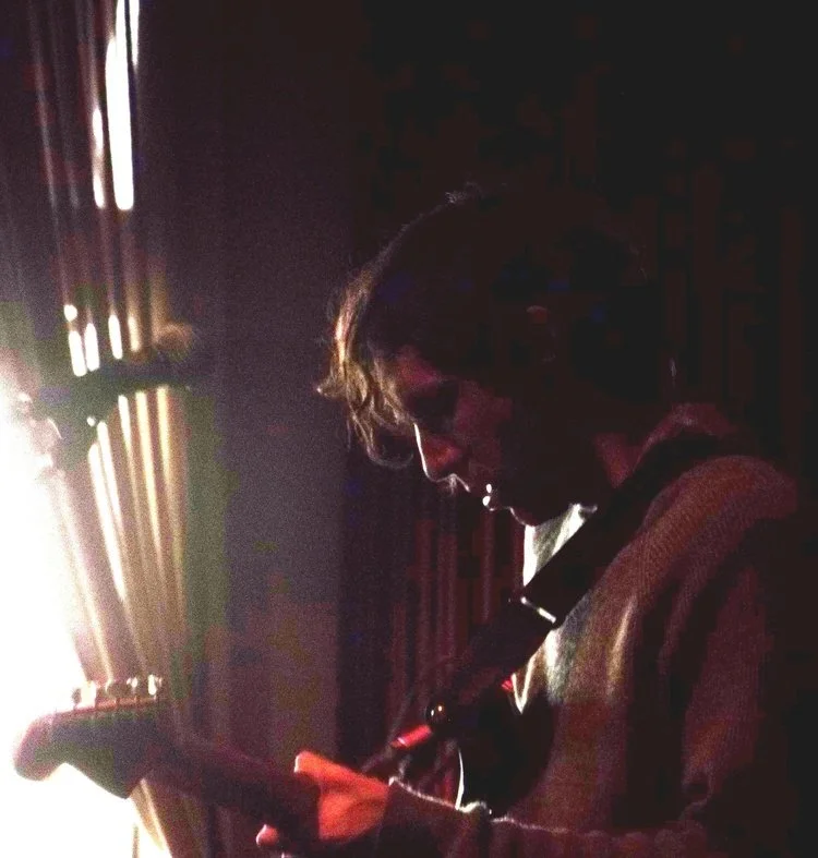 Jonathan Linden – Guitarist & Vocalist