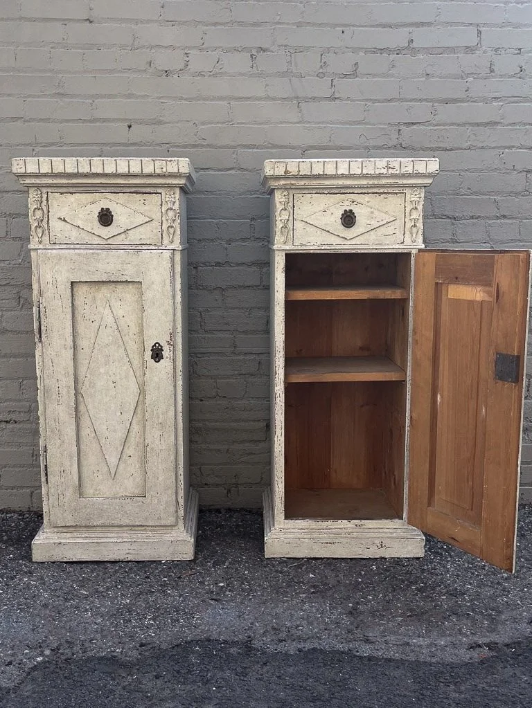 Swedish Cabinets

Circa 1860
43.25h 18w 15d
$4,250/pair