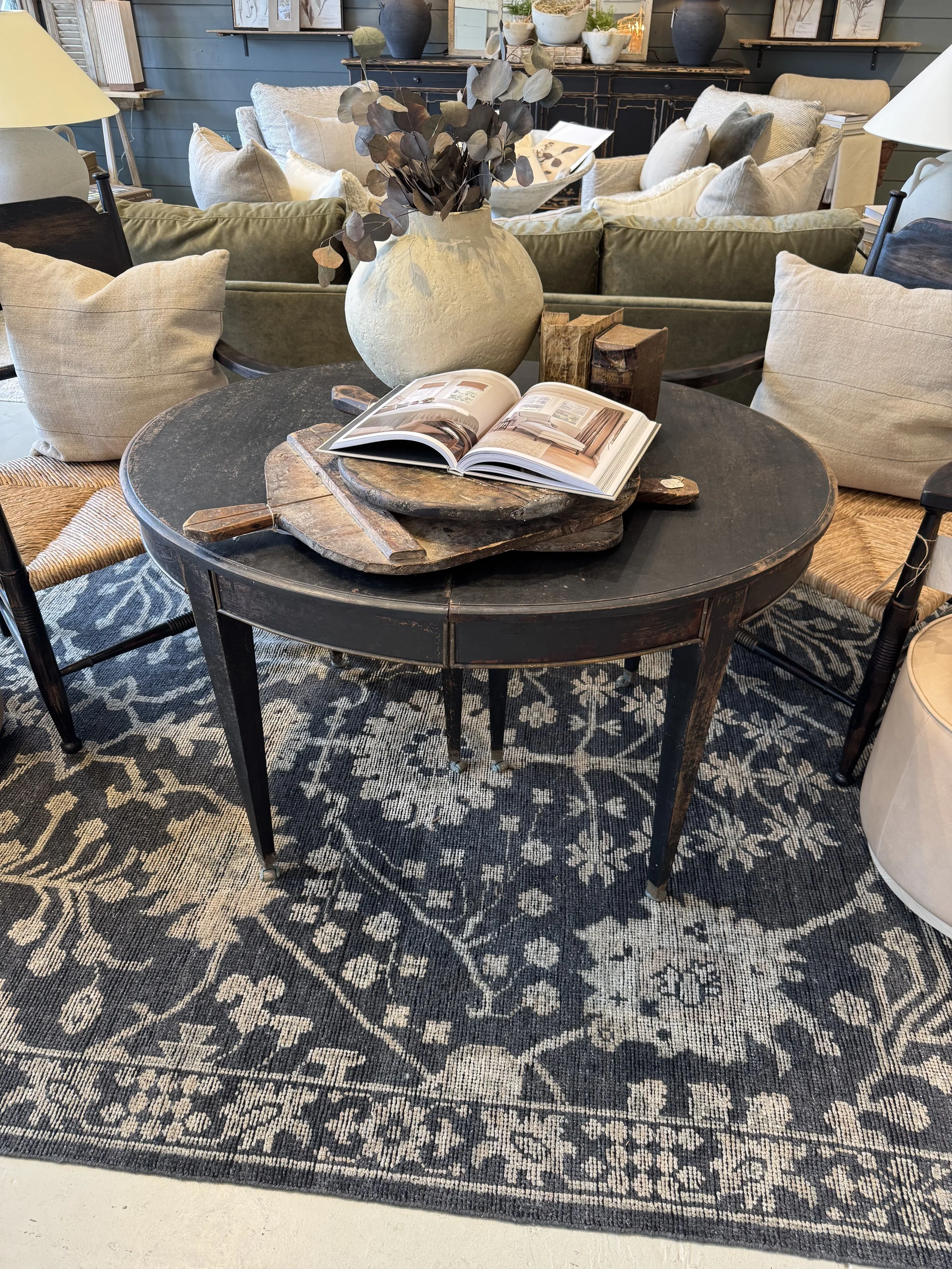 Demi Lunes

19th Century European
46.5w 29.5h 39d
$2,938