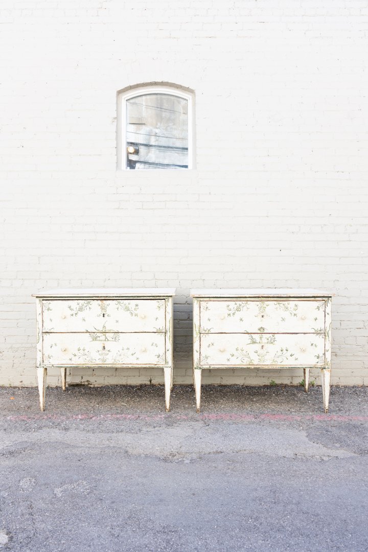 French Commodes

Hand painted circa 1800s
35.5h 42w 22d
$7,980