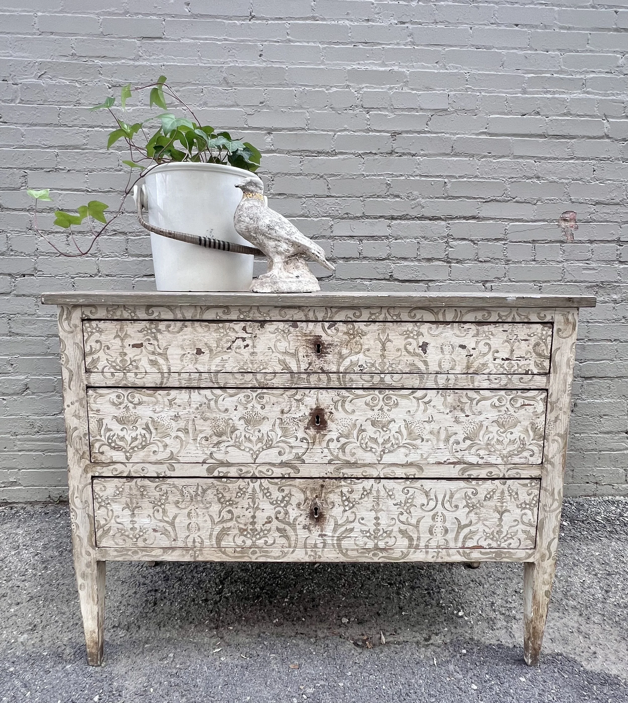 Pair of Painted Italian Chests

Italy
33.5h 43.5w 18d
$8,400/pr