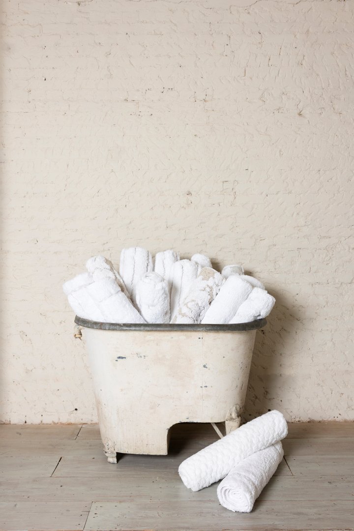 Metal Tub

French late 1800s
30h 40w 25.5d
$2,790