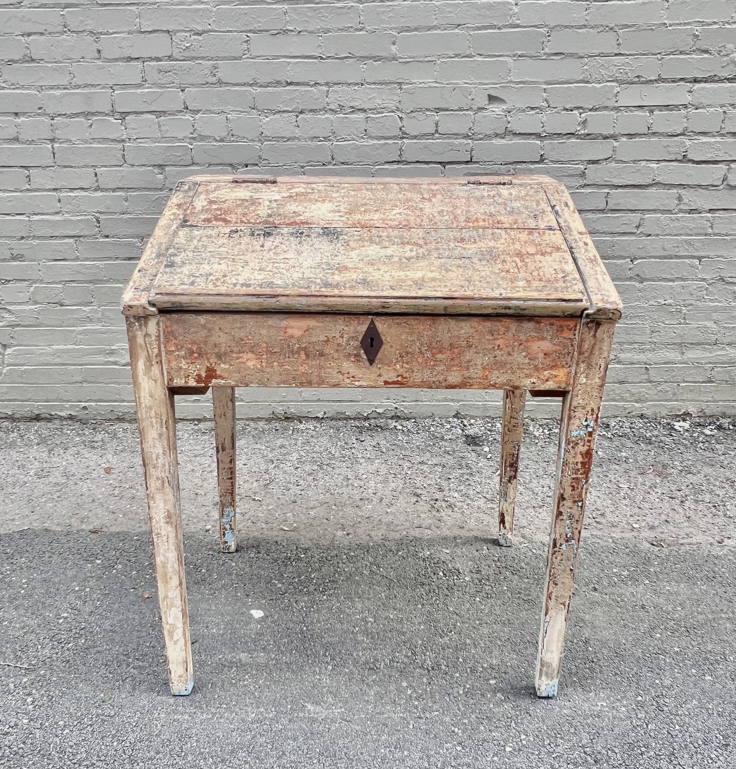 Writers Desk

Original Paint
37h 30.5w 25d
$1,695