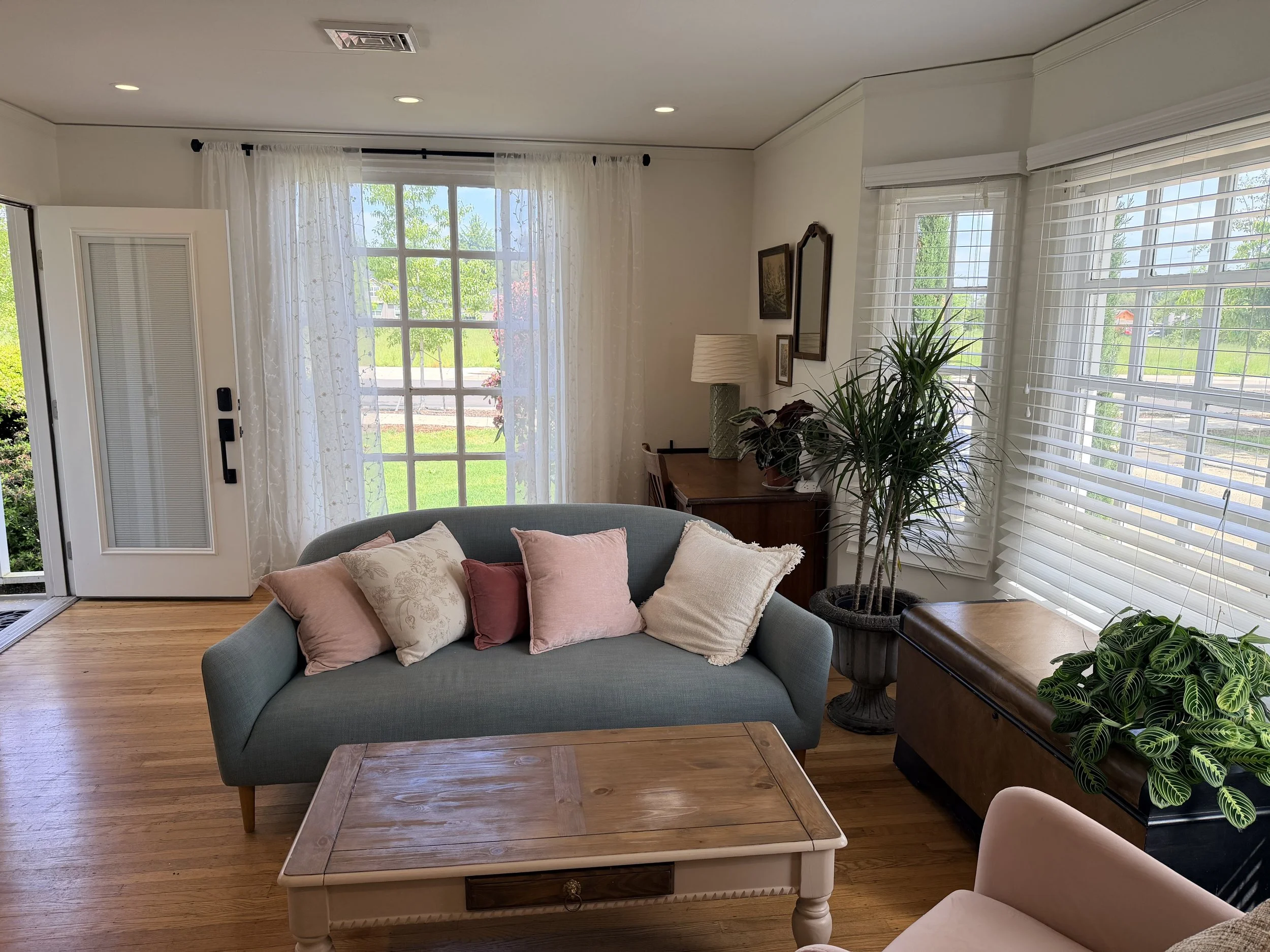 249 rose living room view to door.jpeg