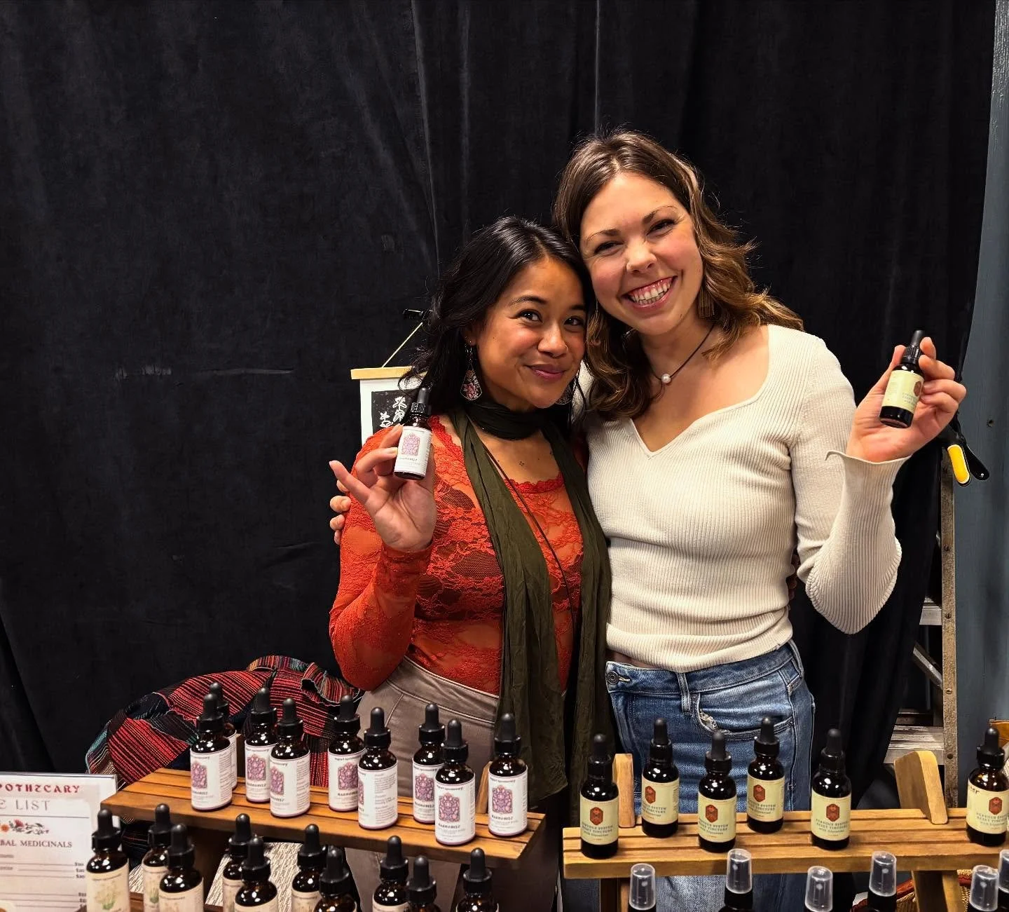 Such a delight to share my products at the @goddesscraftsfaire alongside my herbal bestie @weaving.the.rainbow ❤️🌟❤️

Keep your eyes peeled for our new line of botanical beauty &amp; skin care products coming soon @joyandjoybotanicals 👀👀

Thank yo