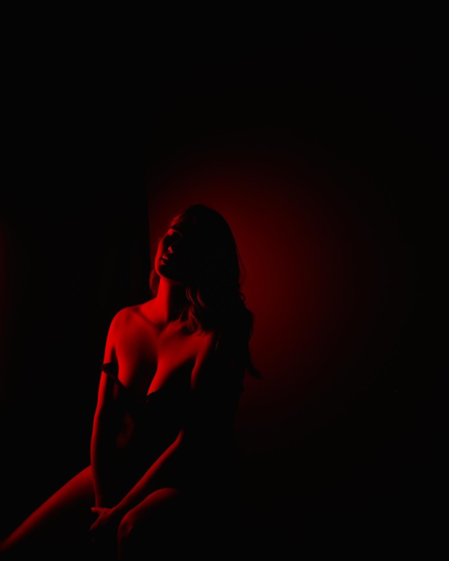 &ldquo;Had I not known all the shades and measures
of my own darkness, how else would I have restored my being to this kind of wholeness? Without my darkest sides:
 I am afraid, I am untrue. 
- Segovia Amil 

#neonvibes #redlights #kamloopsphotograph