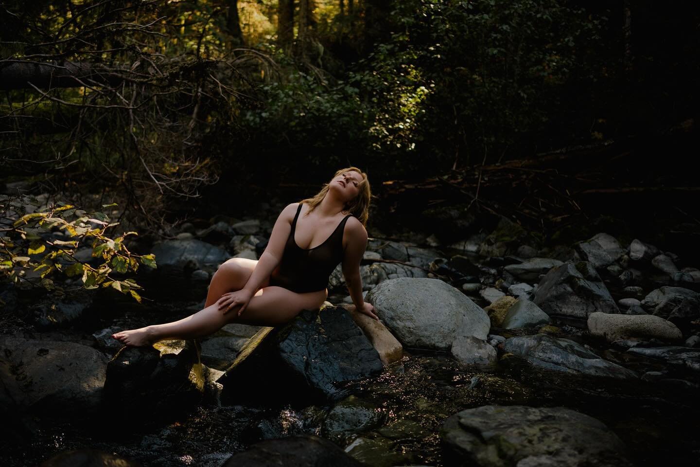 As spring is fully here I&rsquo;m so excited to embrace the outdoor sessions again ✨🌳💦

I love how both of these poses feel like an offering or a surrendering ourselves up to Mother Earth 🌎

Which do you prefer 1 or 2?