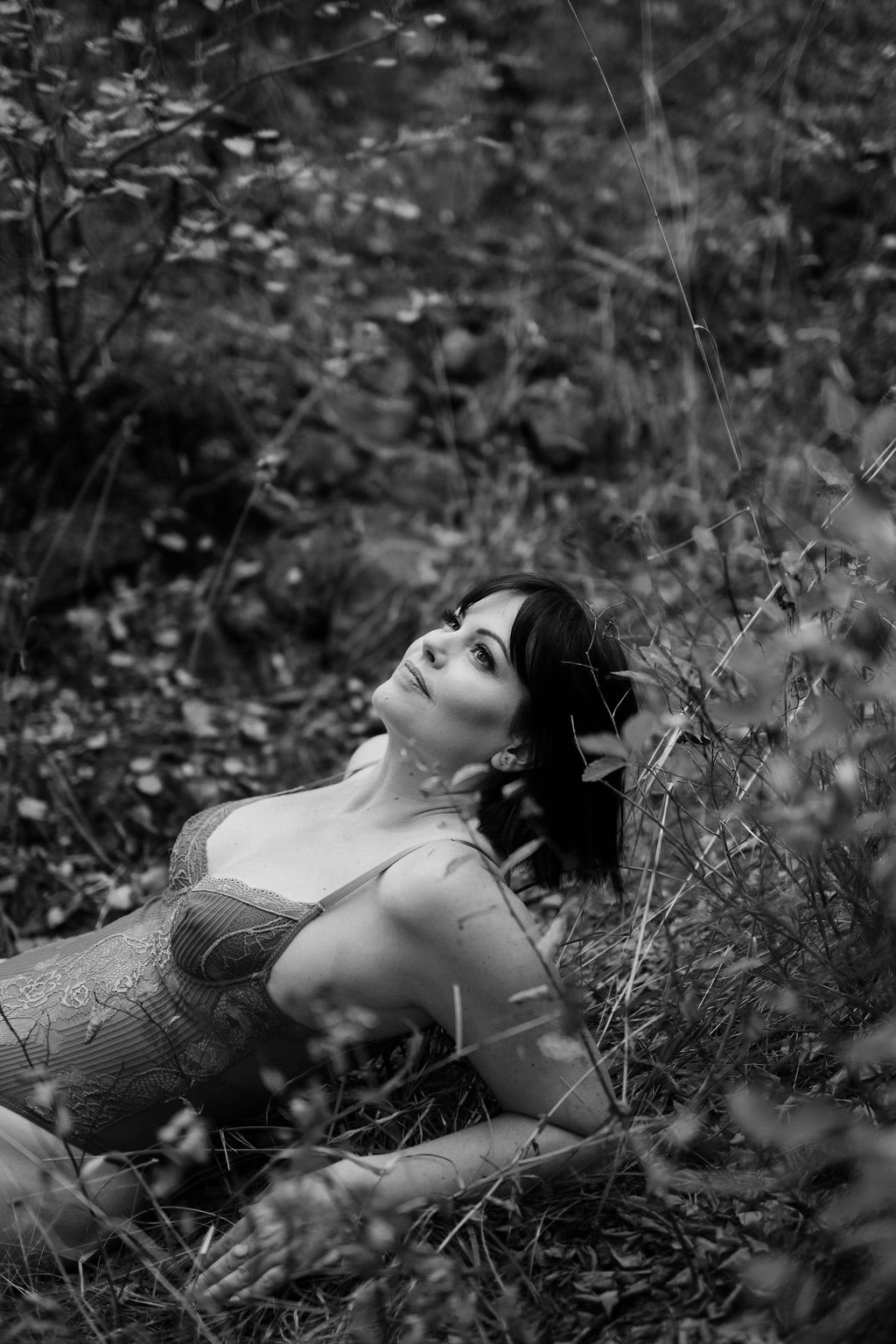 happy outdoor boudoir portrait