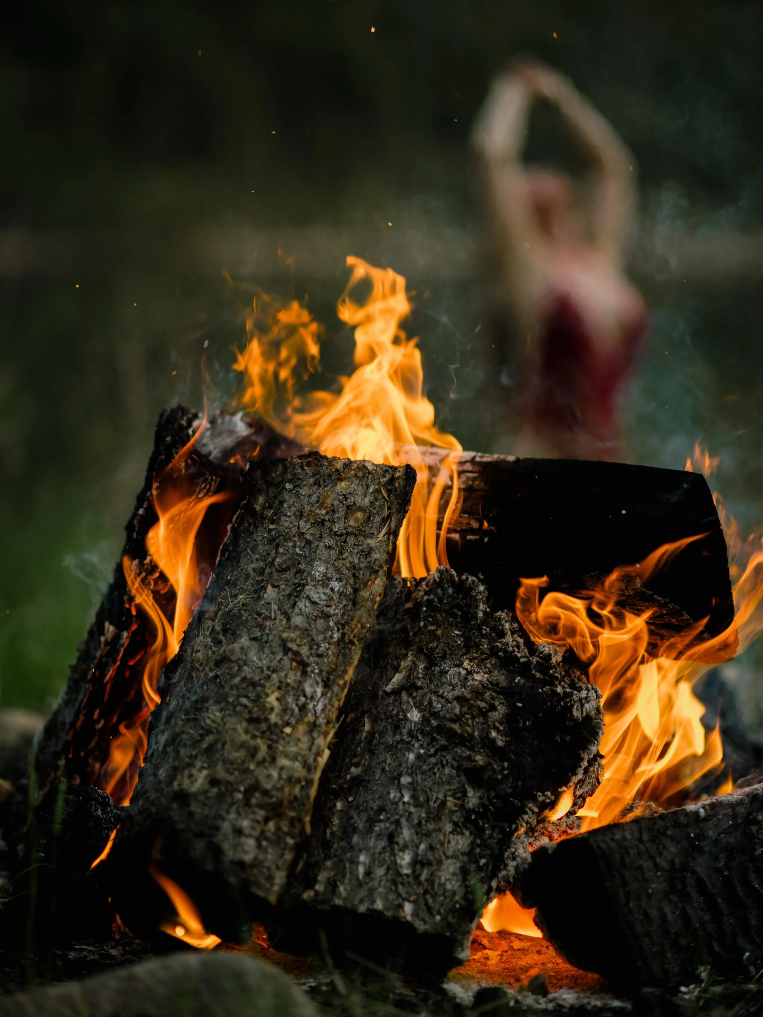 My first elemental muse last night. 🔥😍

🔥Fire was one that I knew a lot of women would connect with but it&rsquo;s not always the easiest to maneuver for shooting so I played with a bunch of ideas to embrace or signify fire, but in the end it had 