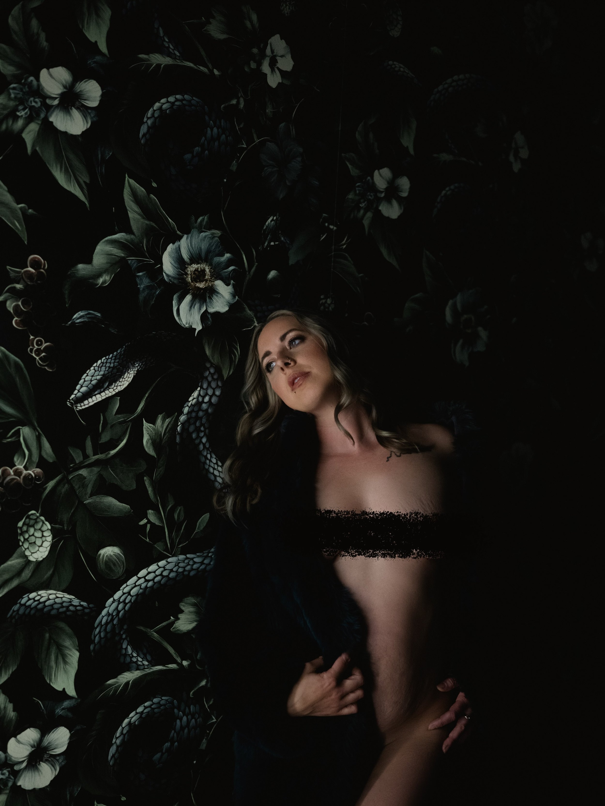 I haven&rsquo;t used my snake wall enough - but these rainy moody days are making me want to create some darker, more sensual imagery 🔥🔥🔥 who else is feeling this? 🐍 

@looksbylaine