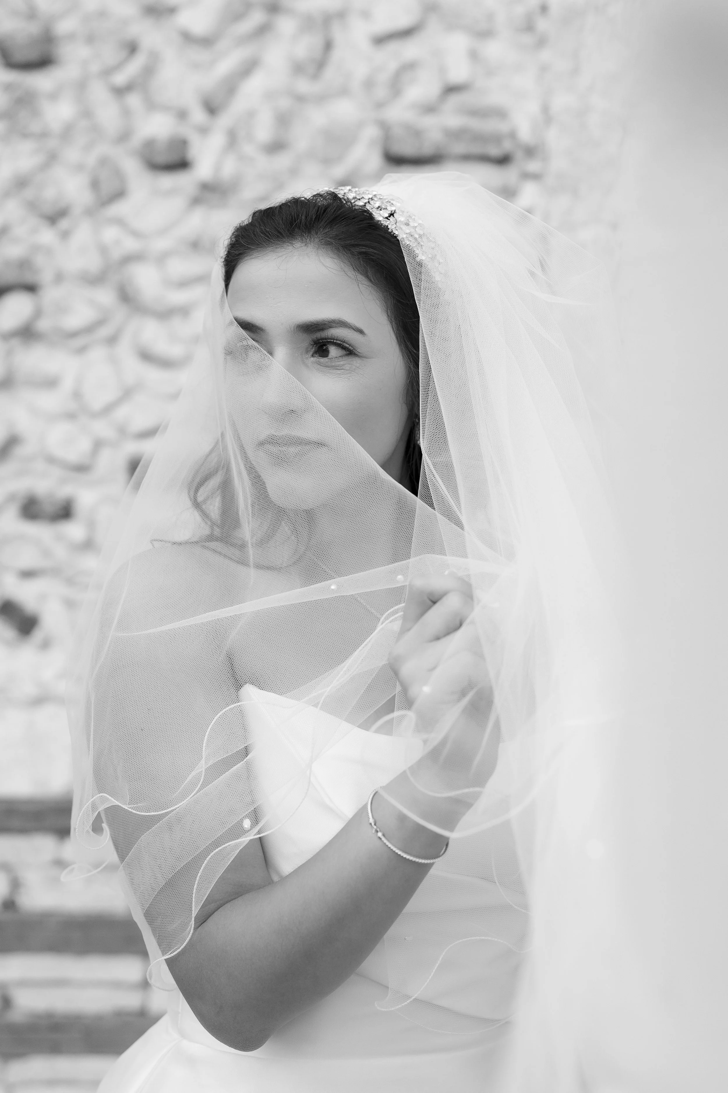 Black and white photo of beautiful bride at Iberostar Resort in Paraíso Lindo 