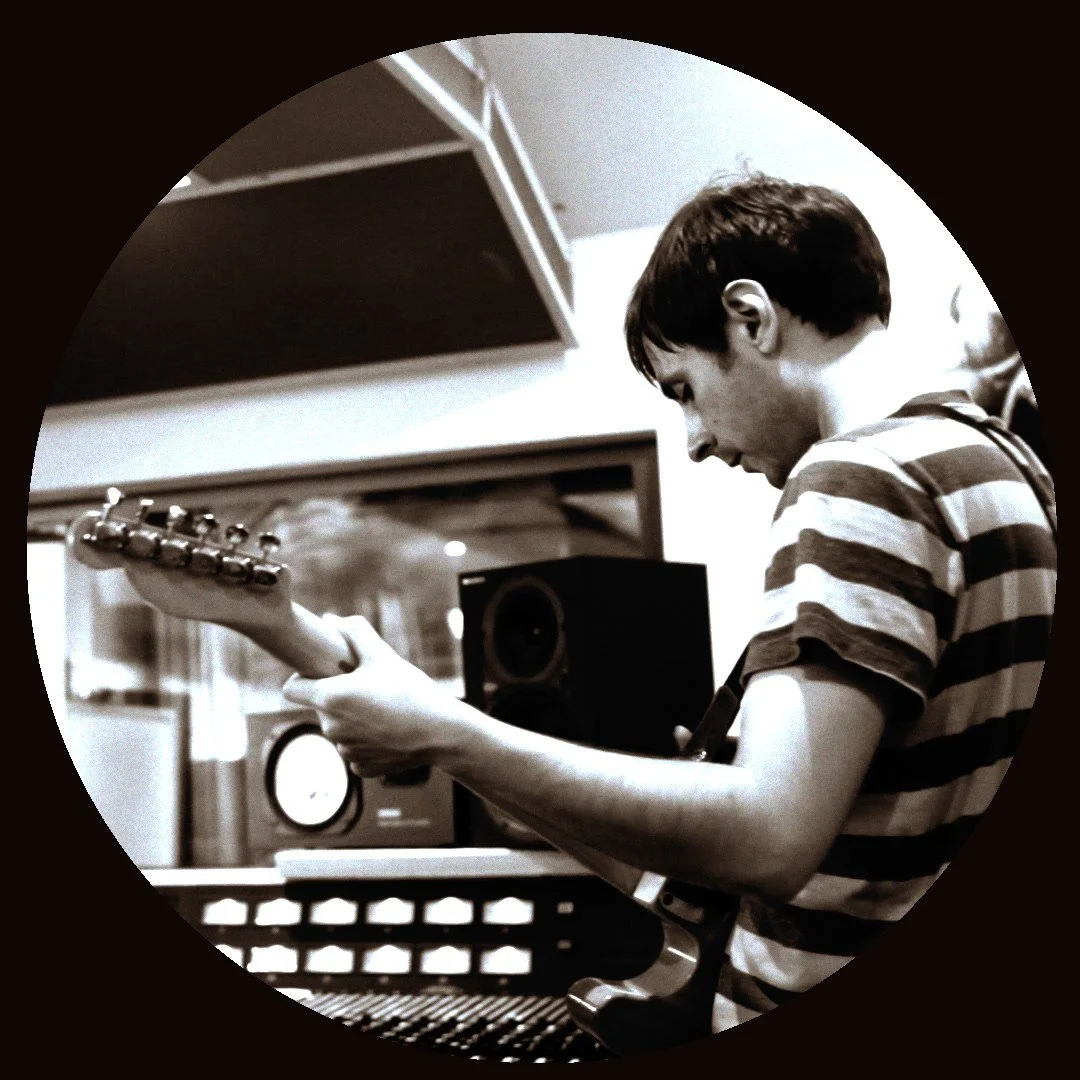 Joff Winks - Recording guitar at Evolution Studios