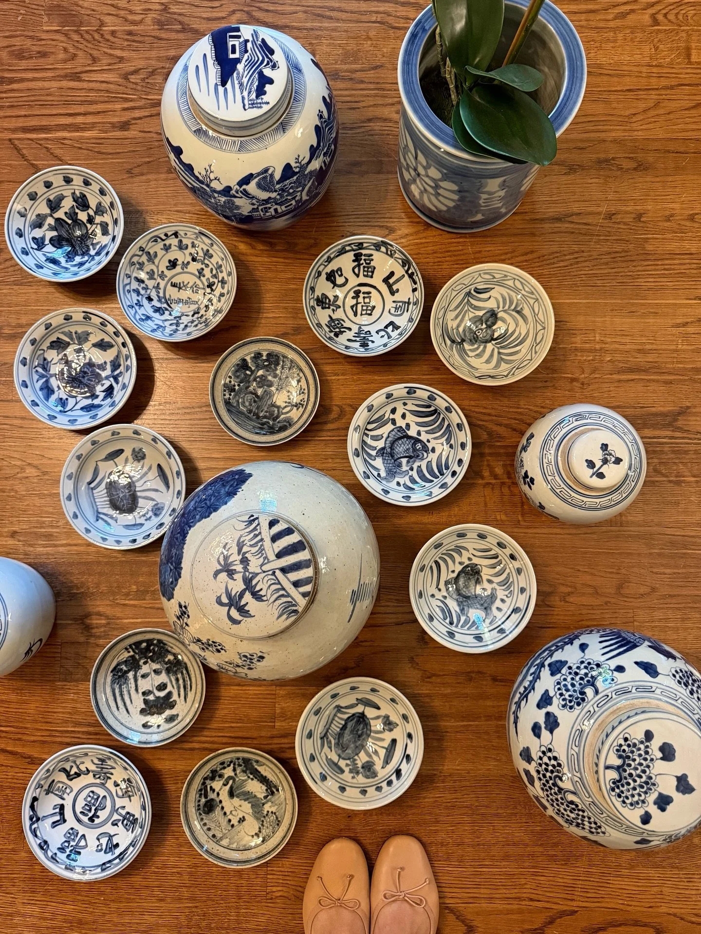 It was a blue and white day at the Wolf Creek house yesterday. I tackled a whole laundry list of personal and home projects, which always feels super satisfying&hellip; until the mountains of boxes start creeping back in (haha, keep swiping!).

Today