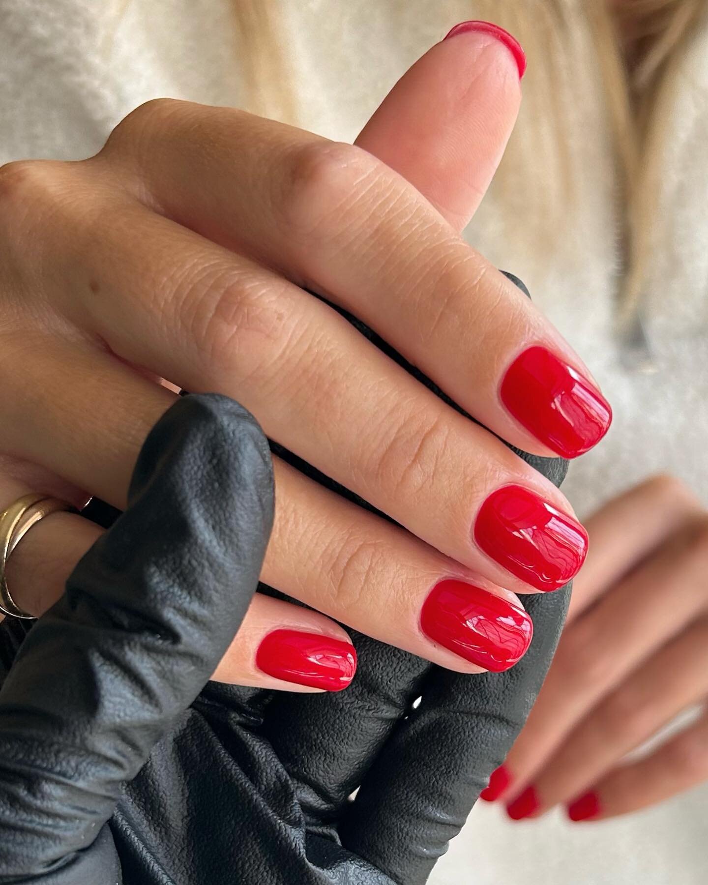Royal Red 

Shade ~ No.94 @biosculpturegelgb 
Cuticle &amp; nail prep ~ @officialnavyprofessional - Doris, Ethel &amp; Helen 

Skin -
Cuticle Oil ~ @elim_uk Cuticle MD
Skincare ~ @diptyque Velvet hand lotion &amp; Satin oil
Brushes used by @nails_lux