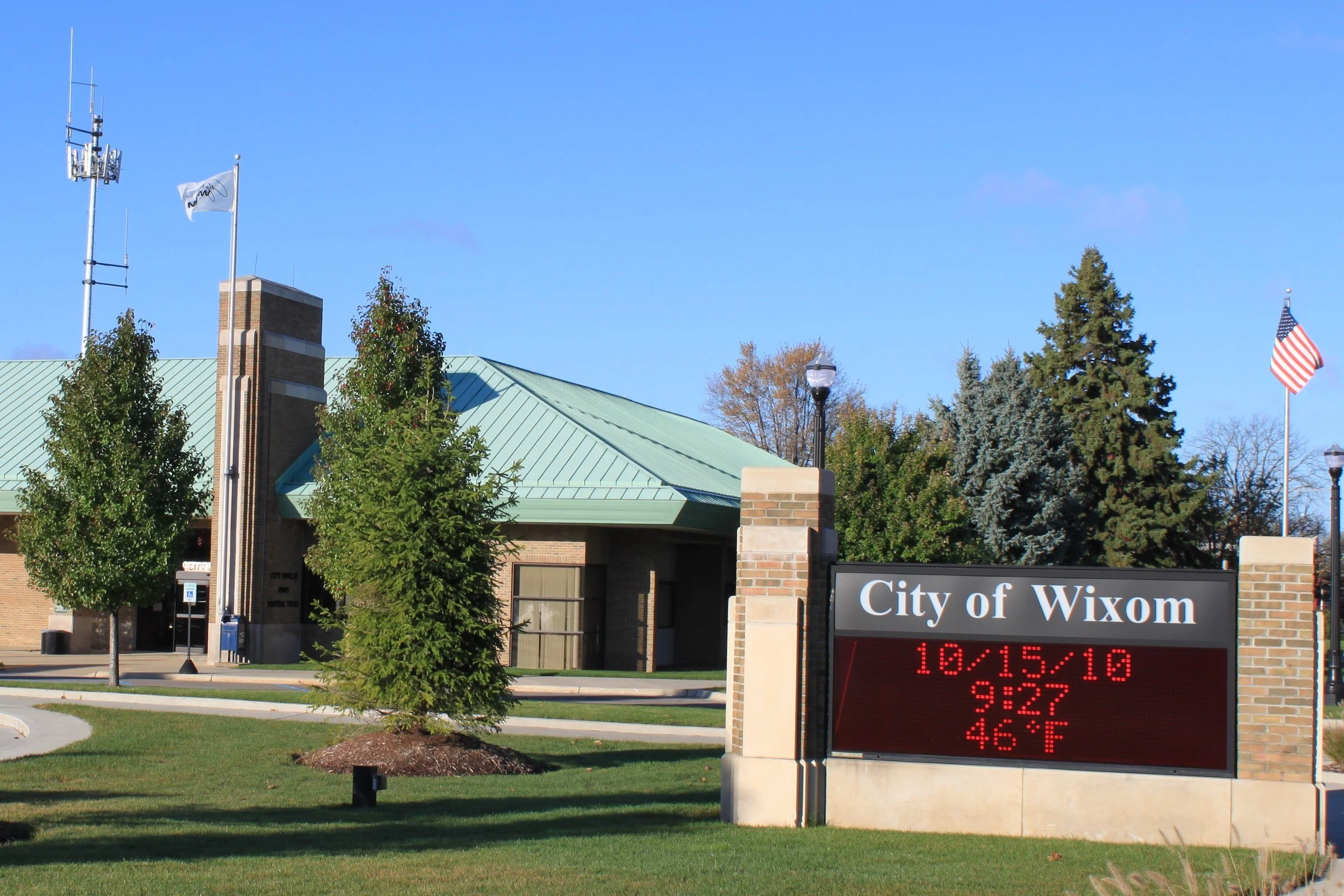 Downtown Wixom, MI city offices on Pontiac Trail