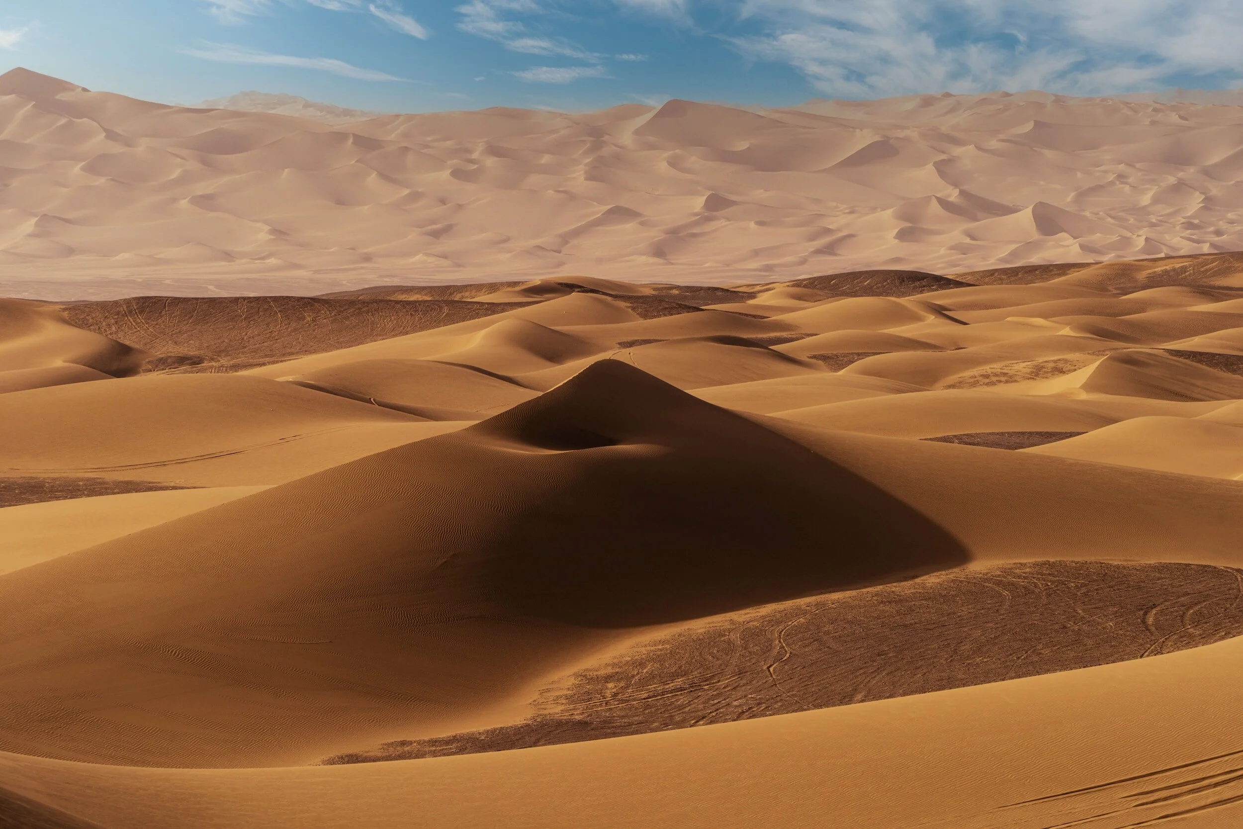 
Abbiamo attraversato il deserto del Sahara in van e in Defender con una tenda da tetto. Scrivimi una mail per sapere come organizzarti