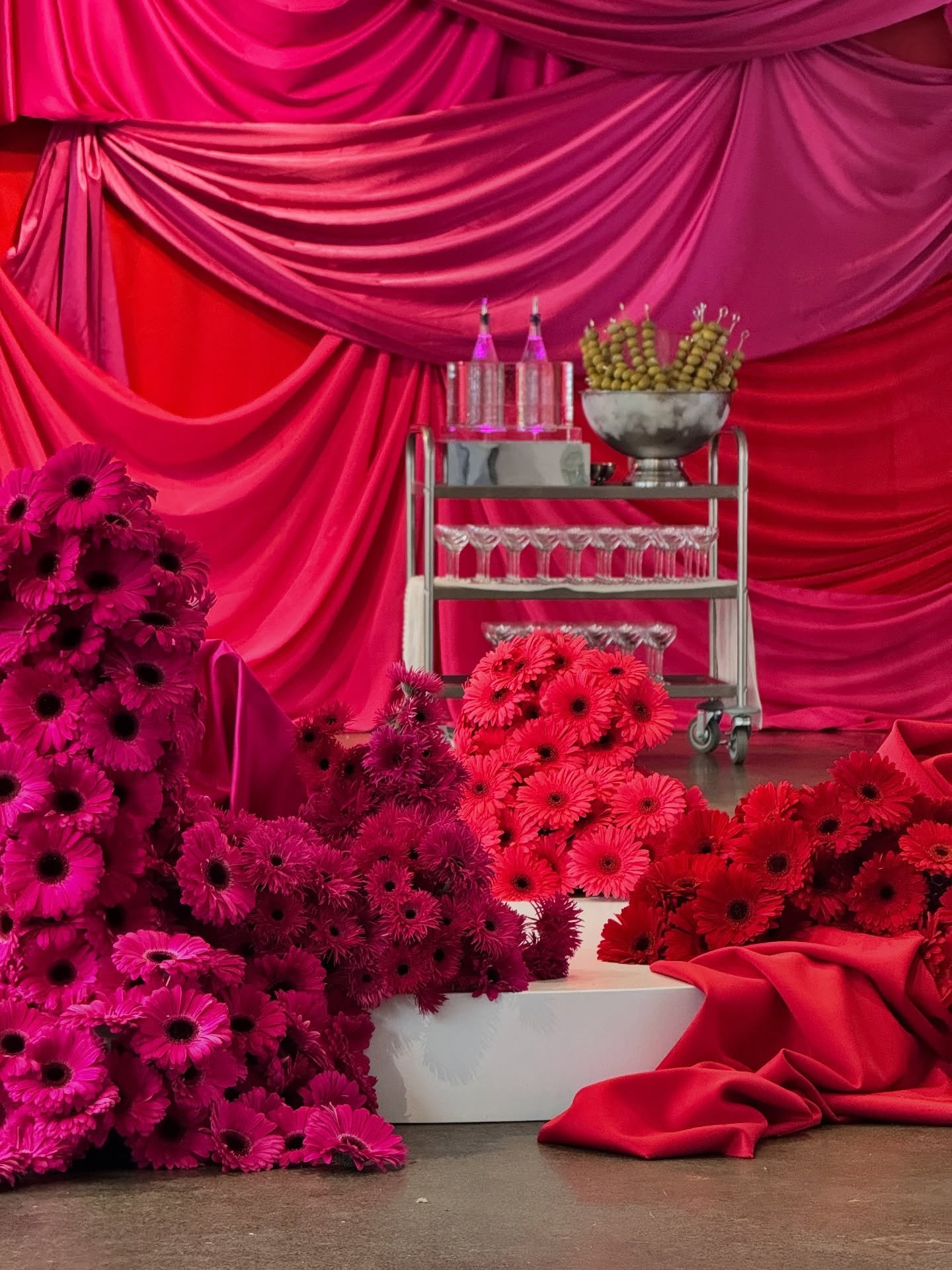 BRODIE + LAURA = UNFORGETTABLE 

Concept/Floral Design @by.mag.nolia 
Content @madelineanne_creator 
Wedding Planner @paloma.eventco 
Venue @laporte_space 
Catering @aplentyfood 
Draping @thelooksydney 
Photographer @alta__studio 
Hire (Stage / Blue 