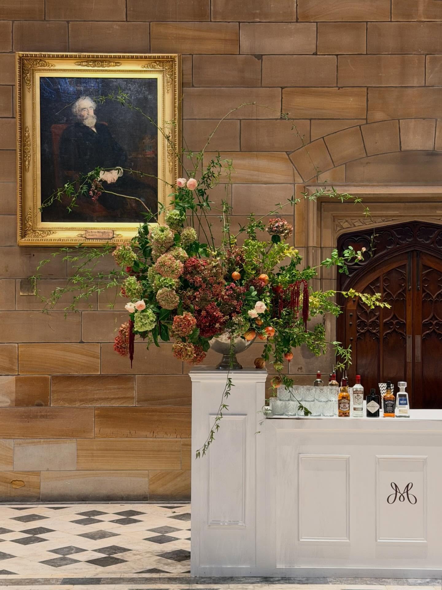 THE BAR | Isabella &amp; Michael 

Planner &amp; Stylist @yourdaybychloe
Photographer &amp; Videographer @saltatelier_wedding
Venue @sydney_uni
Florist @by.mag.nolia
Stationery @signedbyshaun 
Hire @eventhiresyd