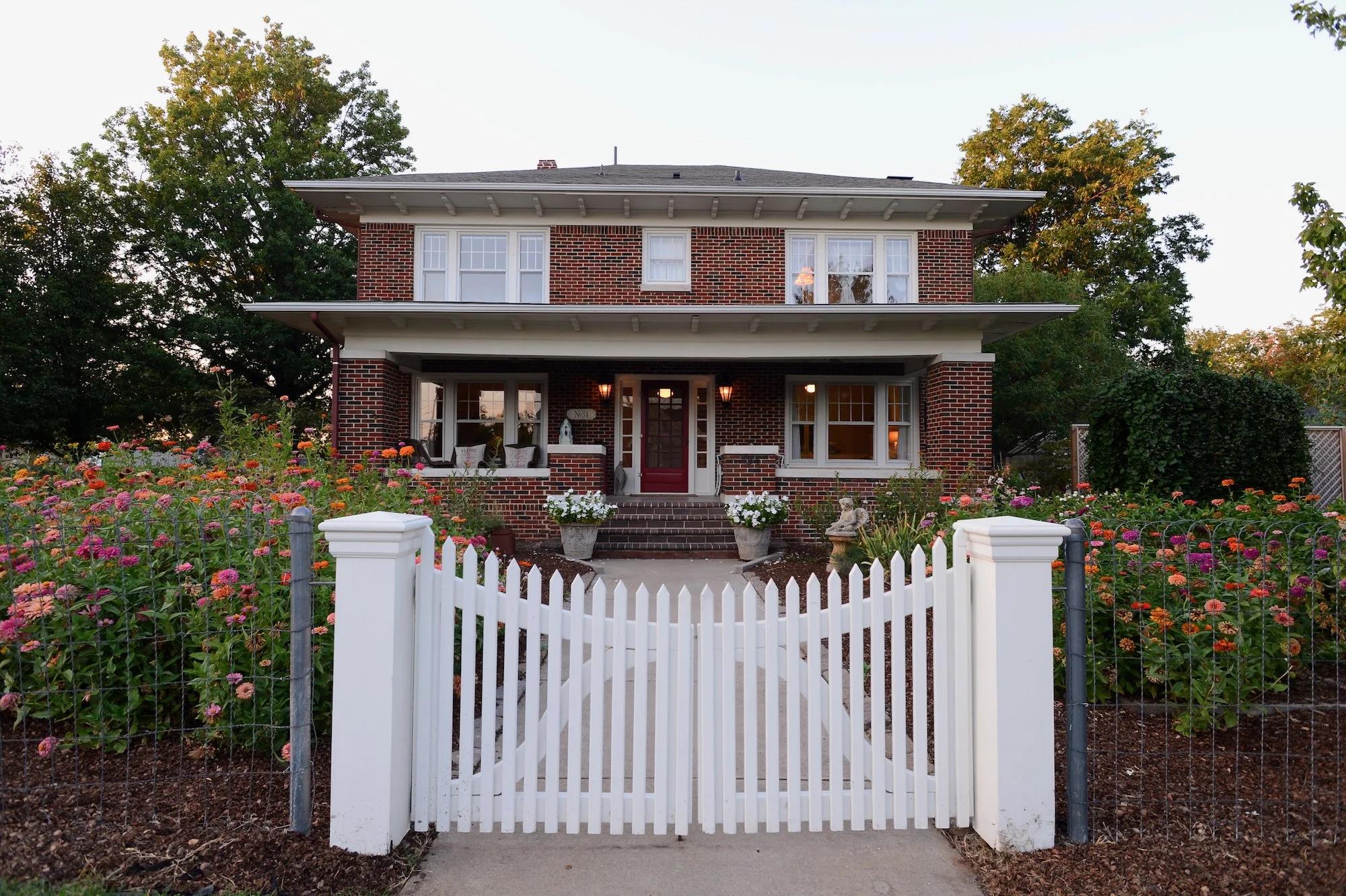 Curved Picket Double-Gate