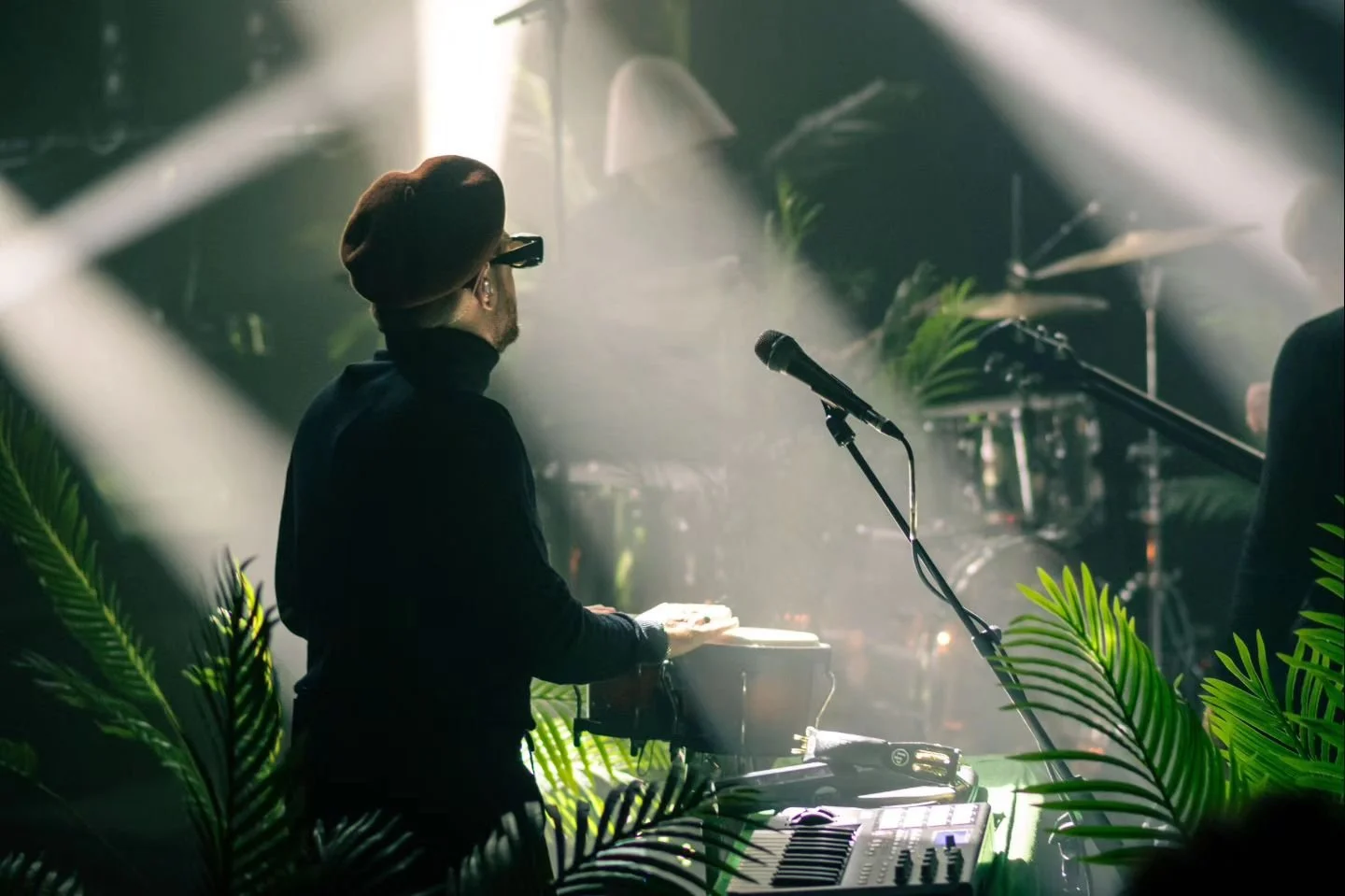 LEISURE &agrave; Paris 🎸🎹🌴

@letrabendo 
@theleisurecollective 

#concert #concertphotography #music