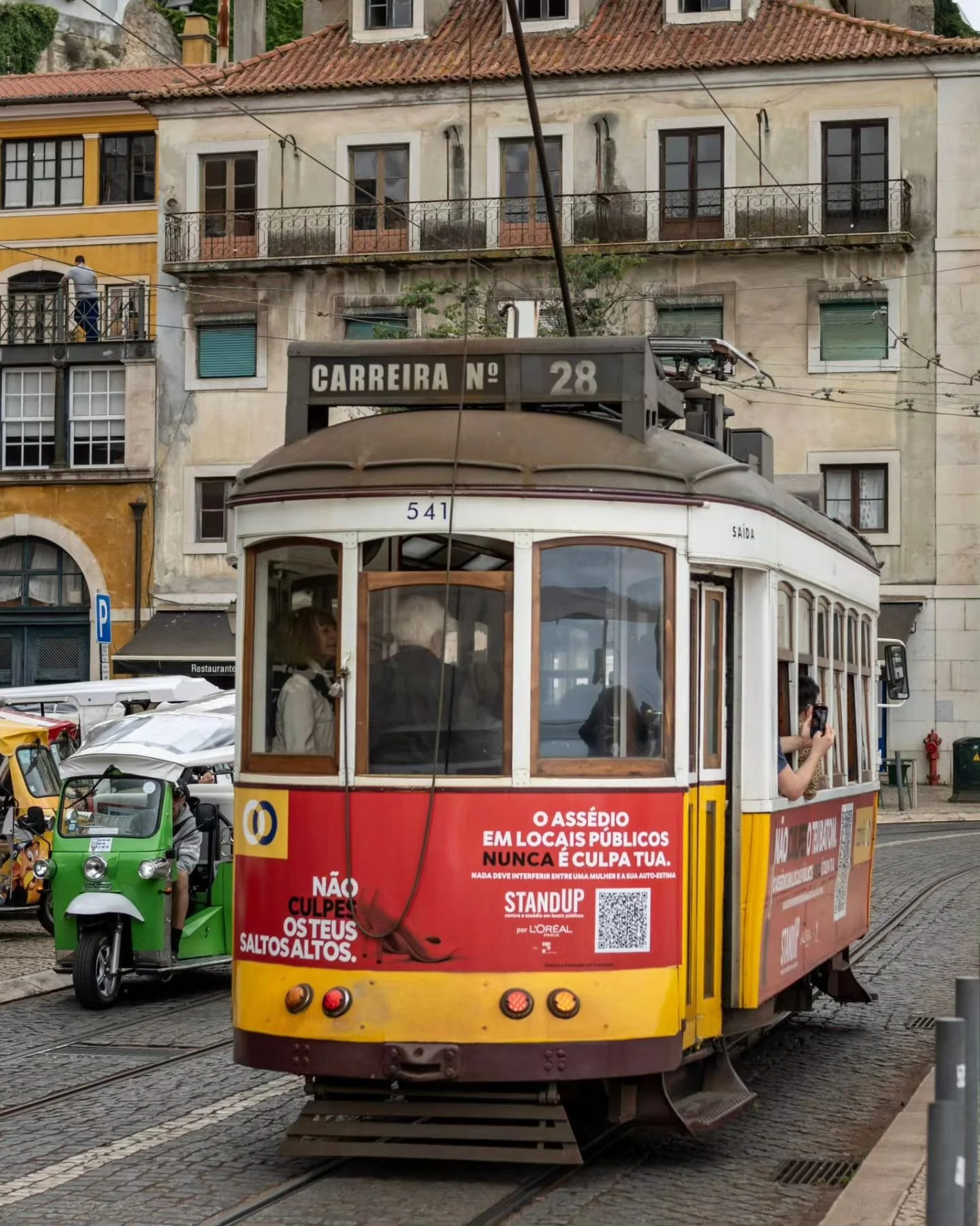 Bondinhos e carros em Lisboa 🇵🇹🚋 

#lisboa #streetphotography #portugal #tram