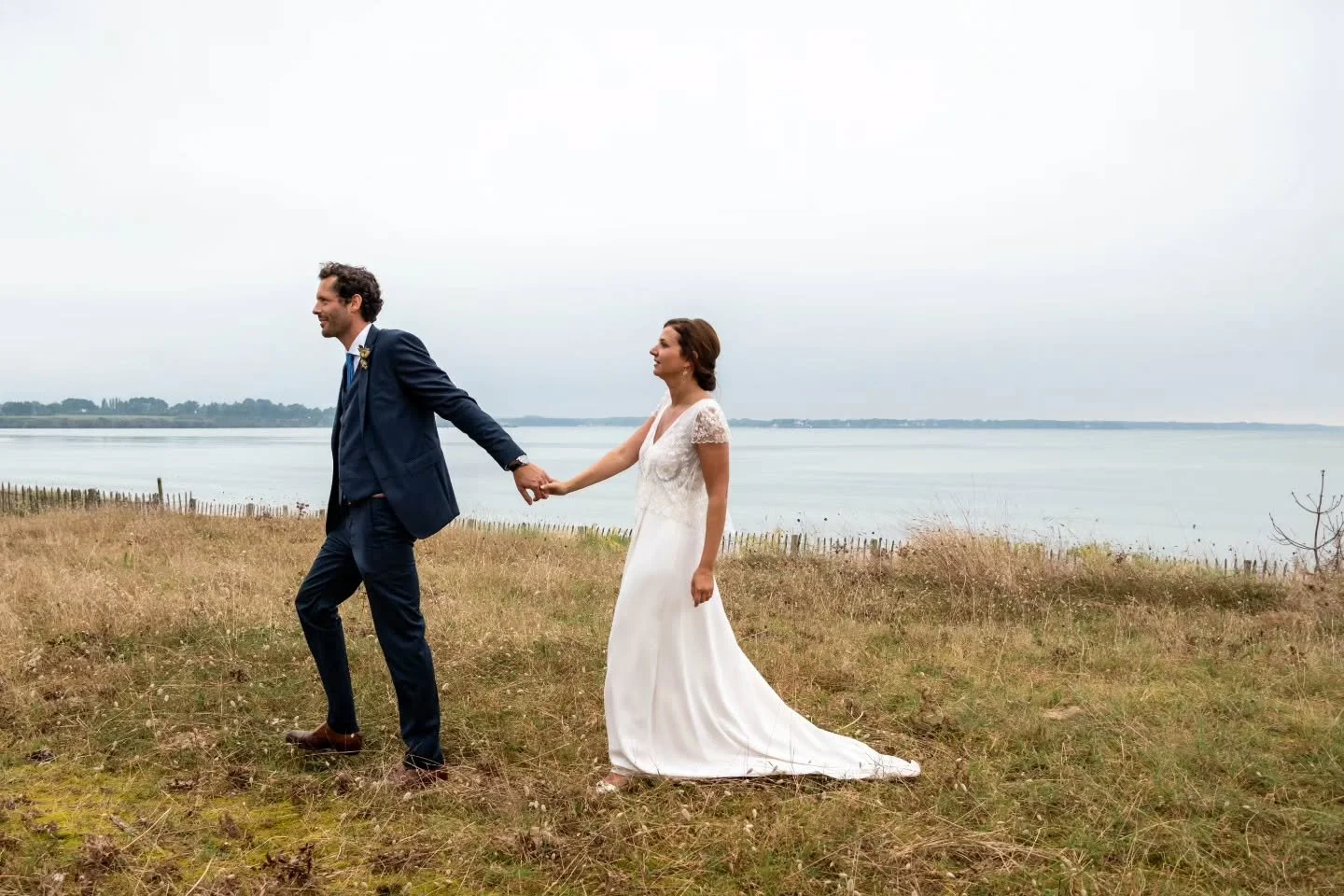 Daphn&eacute; &amp; Nicolas 💍💐🏖️
S&eacute;ance couple et c&eacute;r&eacute;monie sur la plage !

#mariage #wedding #weddingphotography #WeddingStyle #mariagealaplage