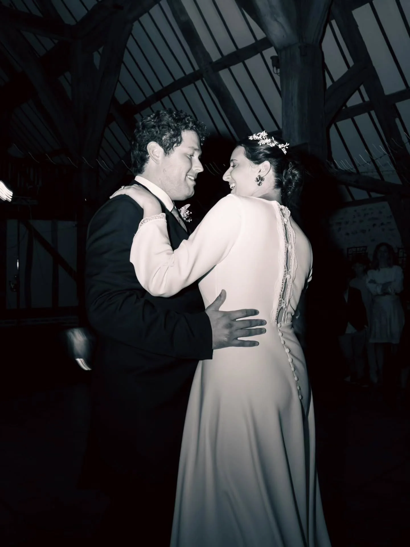 Let's Dance! 💃🕺✨

@chloelanquest @foulques_dlb.&nbsp;

- Lieu de r&eacute;ception : @lagrangedebourgoult
- Photographe : @olivier.darny.weddings
- Vid&eacute;aste : @iness_vision
- DJ : @panora_dj
- Lustres florales : @fleuriste_mimosa_les_andelys
