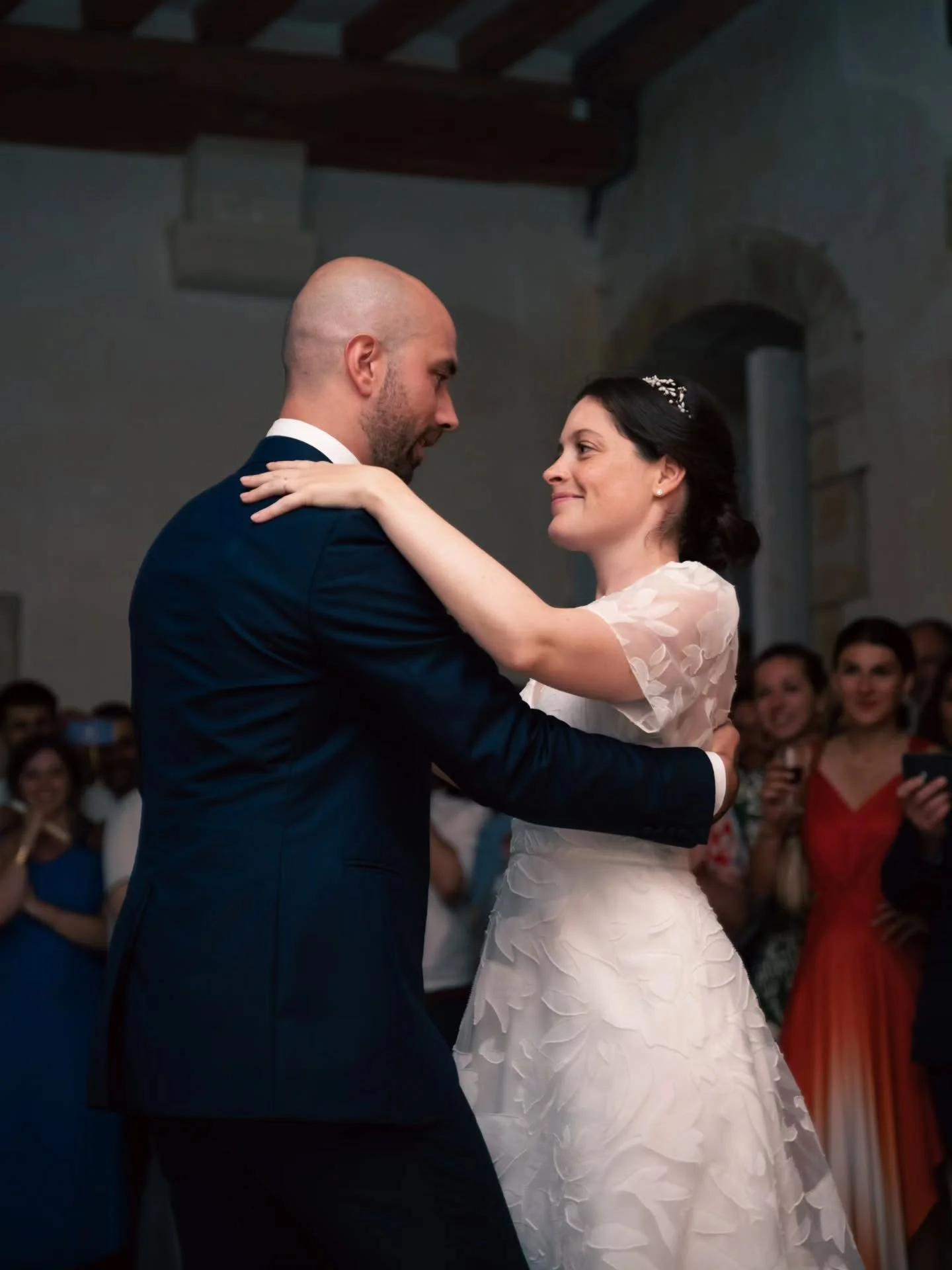Let's dance ! 💃🕺
Le calme avant la temp&ecirc;te et le d&eacute;but d'une soir&eacute;e m&eacute;morable 👰💍

DJ : @scrableu

📅 R&eacute;servations ouvertes pour la saison 2026 sur olivierdarny.com