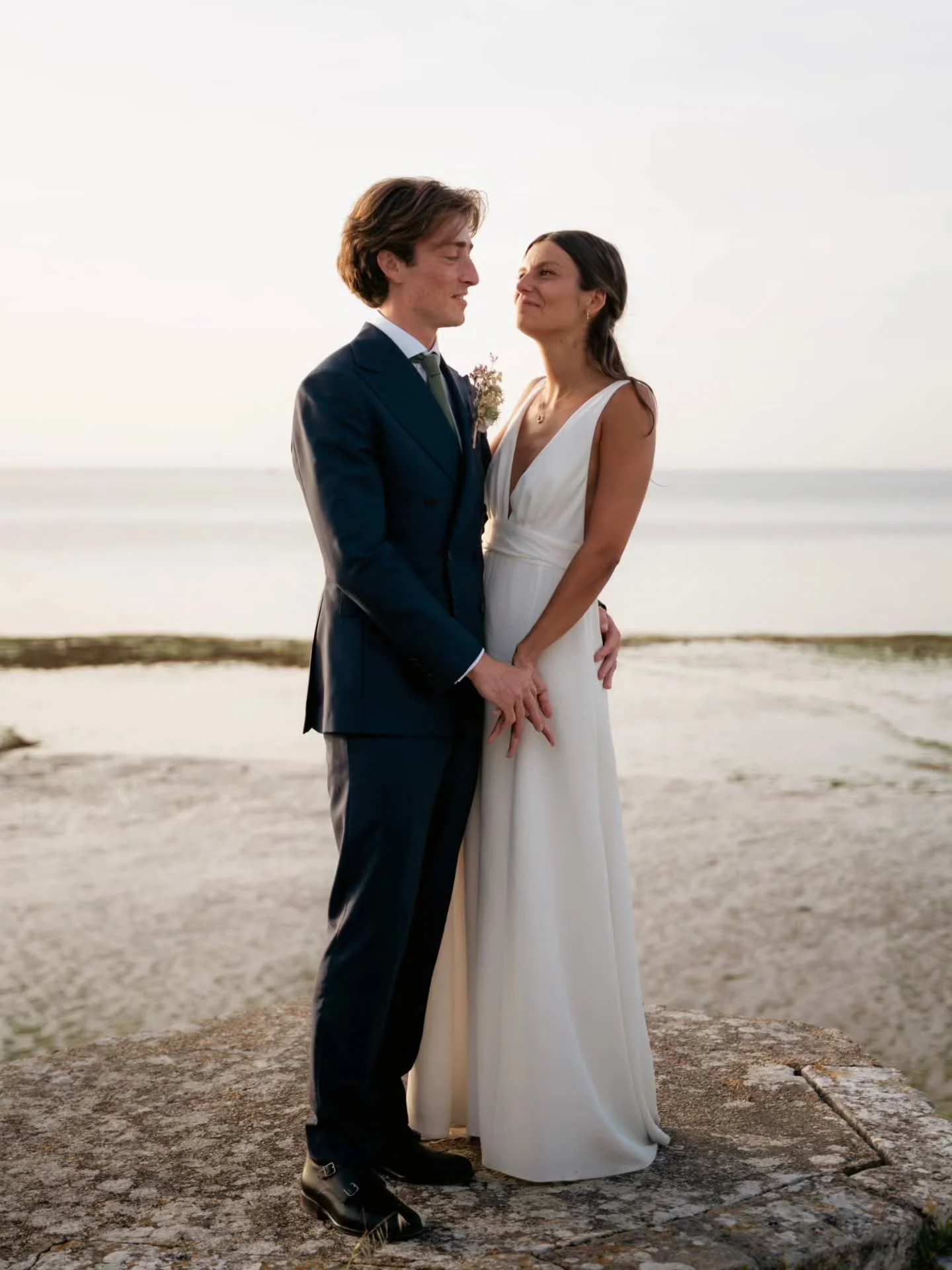 Le 1er mariage de la saison &agrave; l'&icirc;le de R&eacute; 👒🏖️

Quel cadre pour commencer la saison de la meilleure des mani&egrave;res !

&bull;Lieu de r&eacute;ception : @&zwnj;lebastionclub
&bull;Photographe : @&zwnj;olivier.darny.weddings
&b