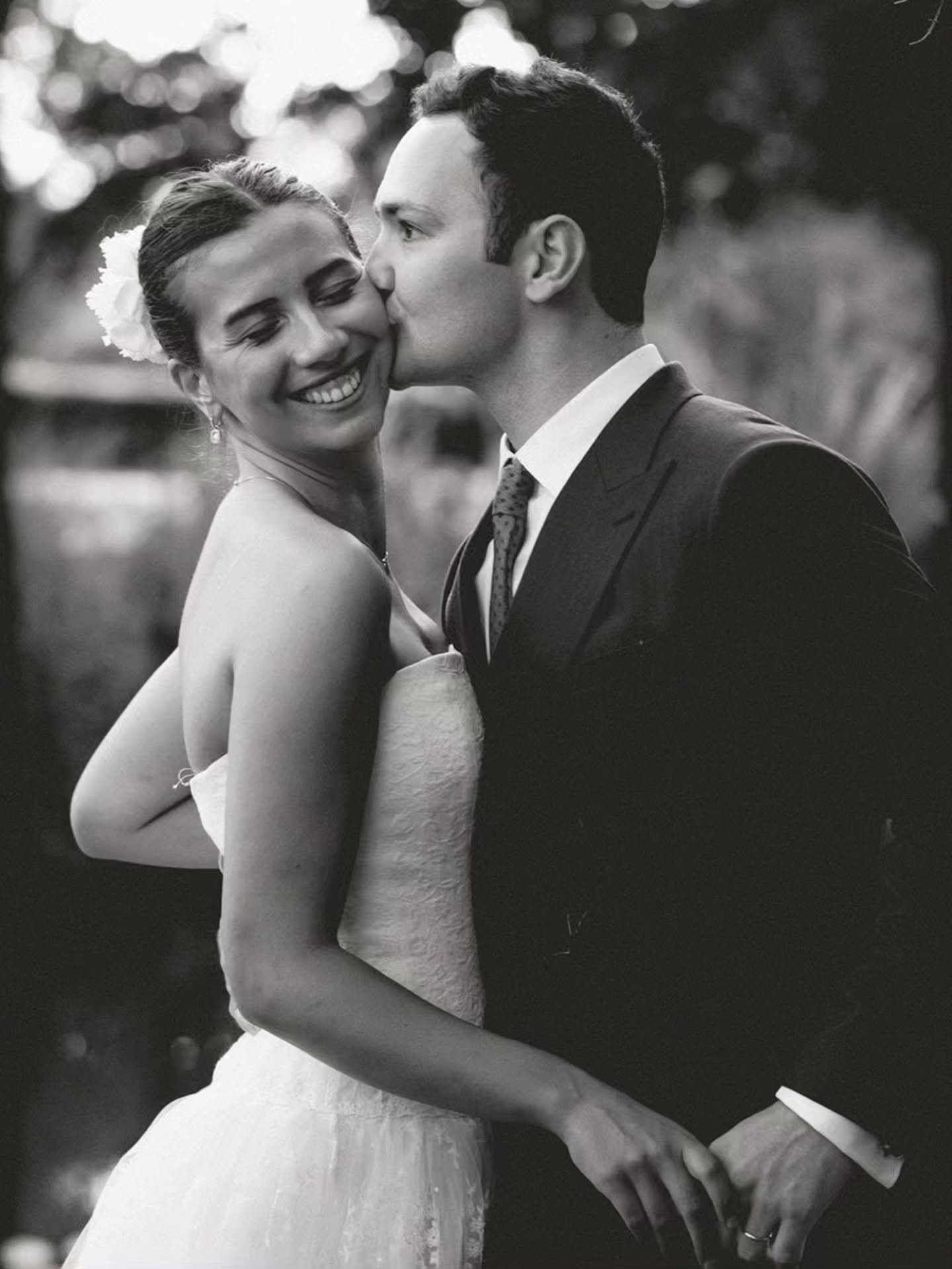Valentine &amp; Vladimir, La s&eacute;ance couple

R&eacute;servations ouvertes pour 2027 📆

&bull; Photographe : @olivier.darny.weddings
&bull; DJ : Lucas Maschio Esposito
&bull; D&eacute;co florale : @nadine.fleurs.atelier.floral
&bull; Maquilleus
