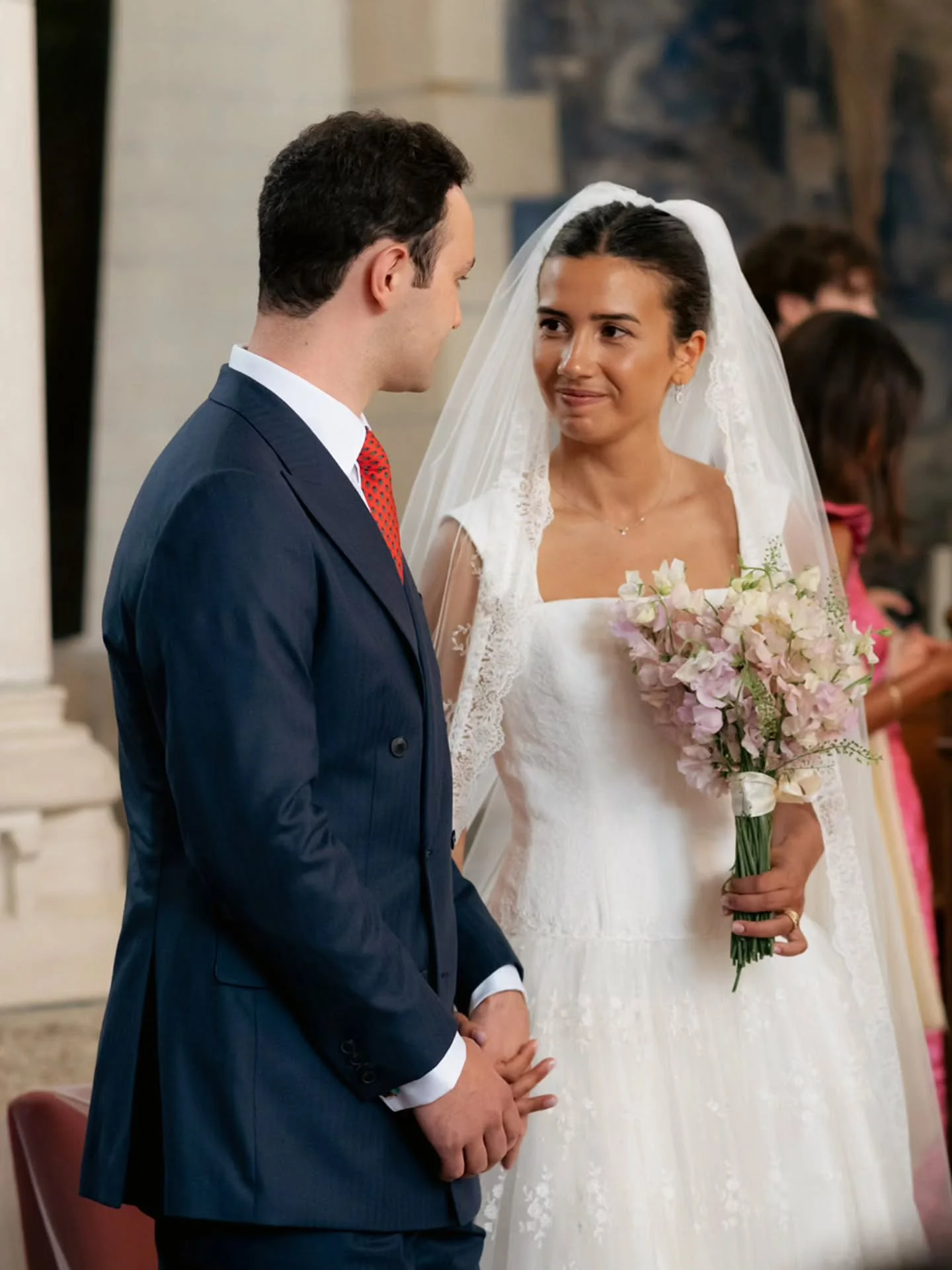 Valentine &amp; Vladimir, La c&eacute;r&eacute;monie

&bull; Photographe : @olivier.darny.weddings
&bull; DJ : Lucas Maschio Esposito
&bull; D&eacute;co florale : @nadine.fleurs.atelier.floral
&bull; Maquilleuse : @christine_maquilleuse
&bull; Robe :