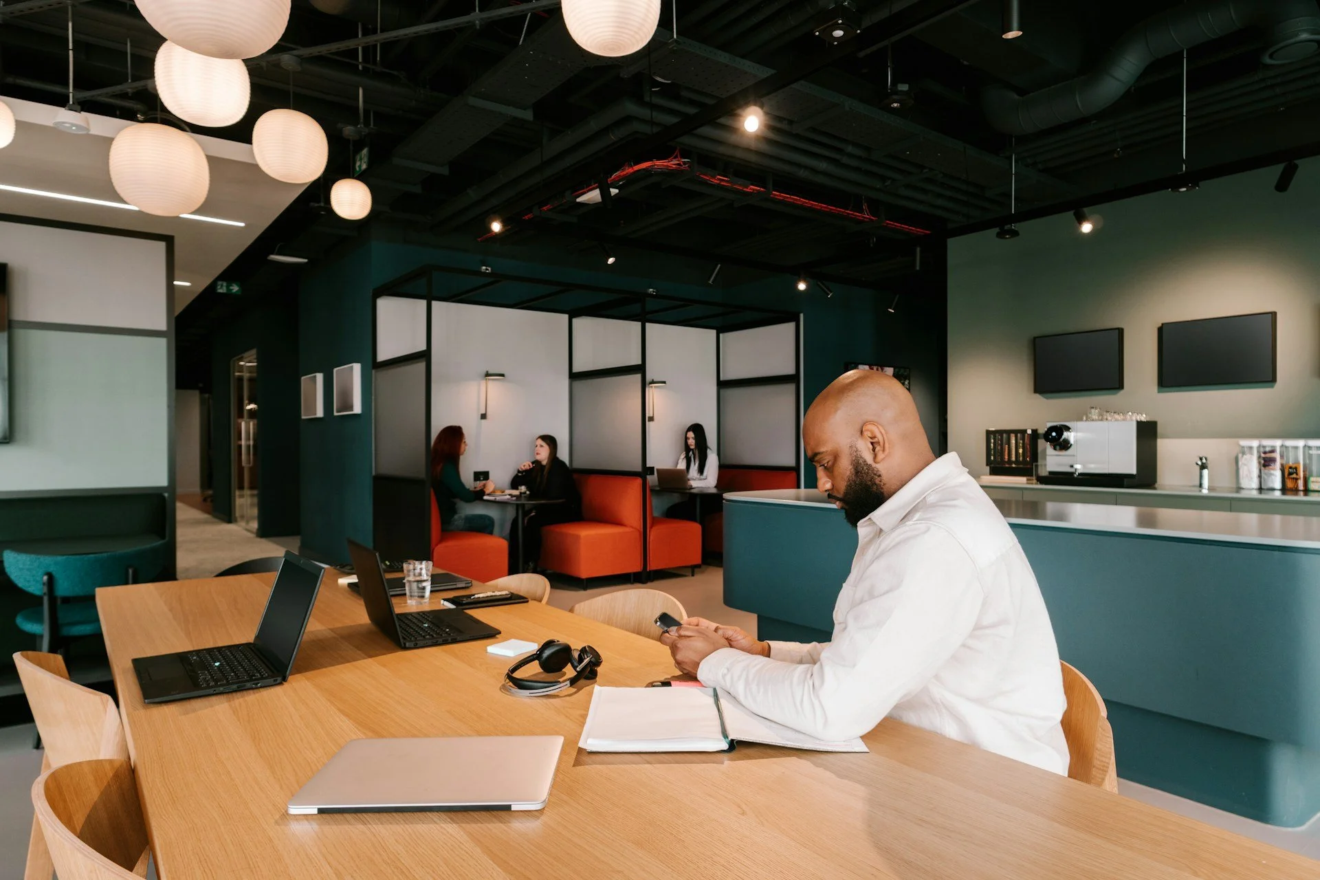 Coworking Office Space for Rent With Late Summer Hours