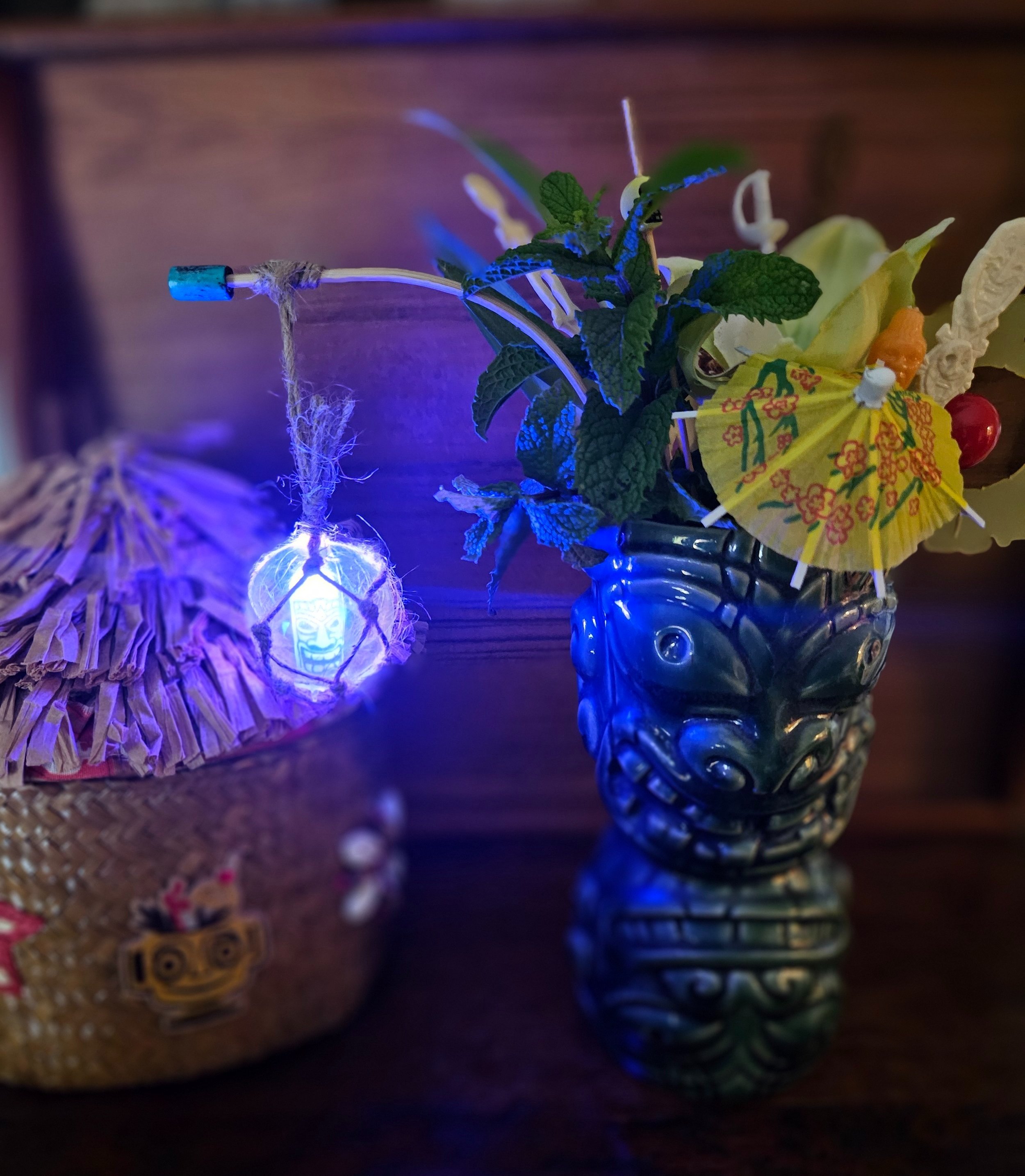 Crowded Cup: Light up Swizzle