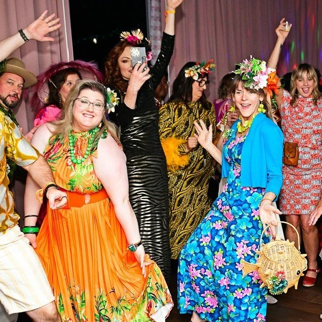 Horray!! Arizona Tiki Oasis Friday Night April 17th includes &lsquo;Premiere Evening Shopping&rsquo; for Deluxe &amp; Resort Ticket Holders. Everyone is excited about this event!
Happening from 4 to 8pm on the Palm Court Lawn this is a not to be miss