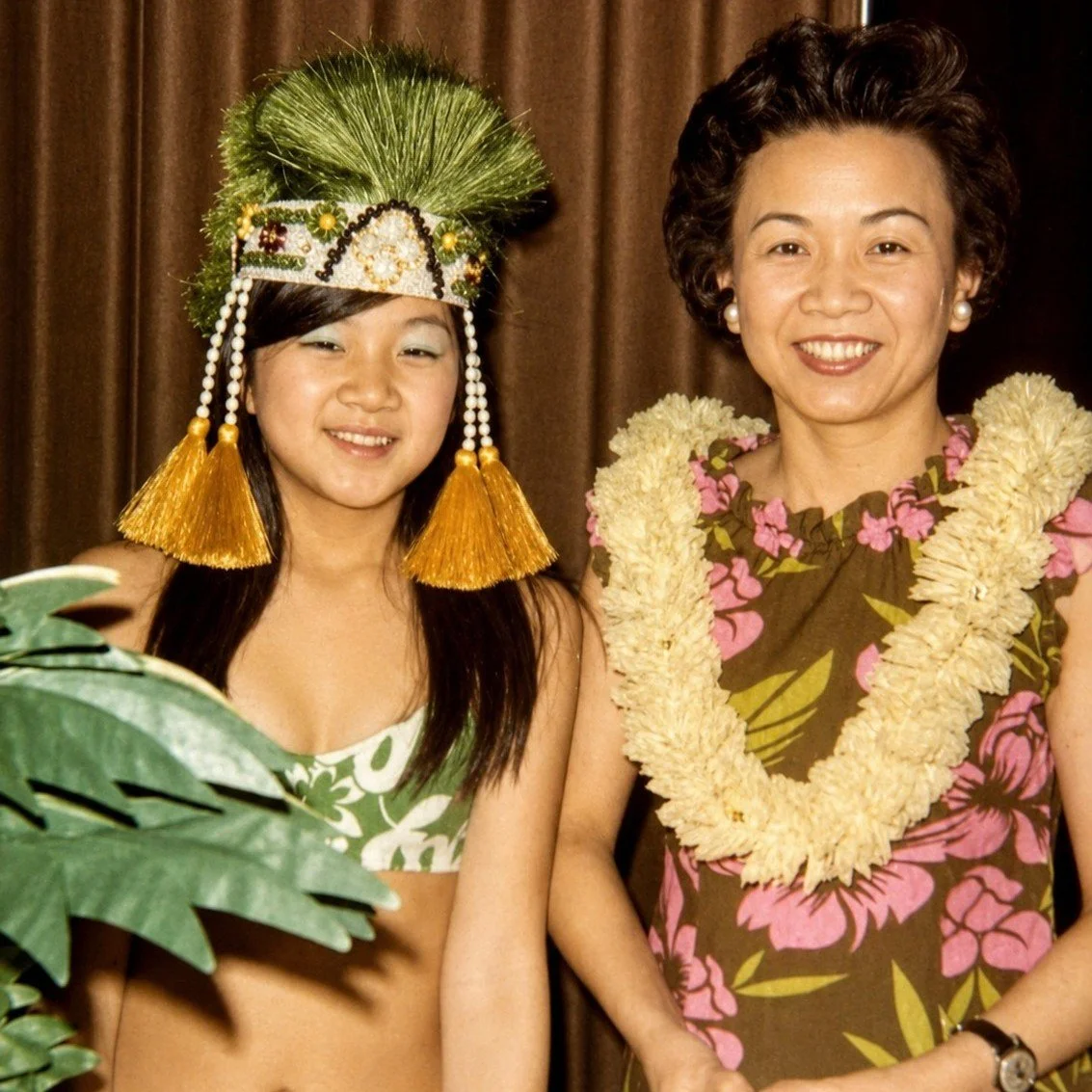 🌟 Tiki Oasis Seminar Spotlight! 🌟
Tiki Oasis takes place August 5th-9th in Sunny San Diego. Tickets are Available! 

We are thrilled to have Debbie Chinn join us this year! Oh the stories she will share!
🌟 Growing Up in a Polynesian Nightclub🌟 
-
