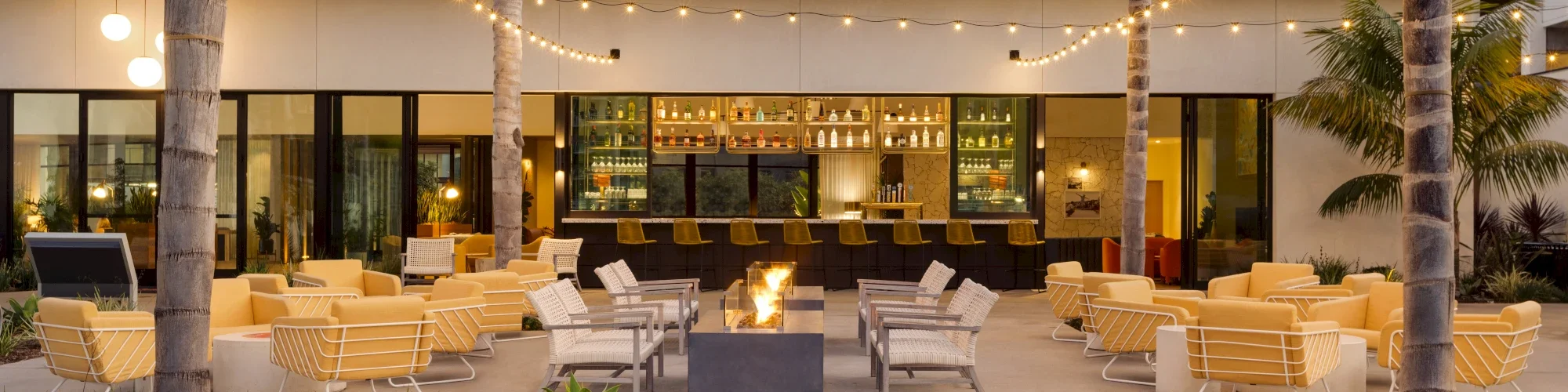 town_and_country_resort_-_monkey_bar_lobby_-_1492374.2000x500.webp