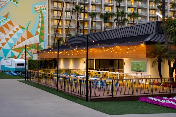 town_and_country_resort_-_lapper_deck_-_1588700.600x400.webp