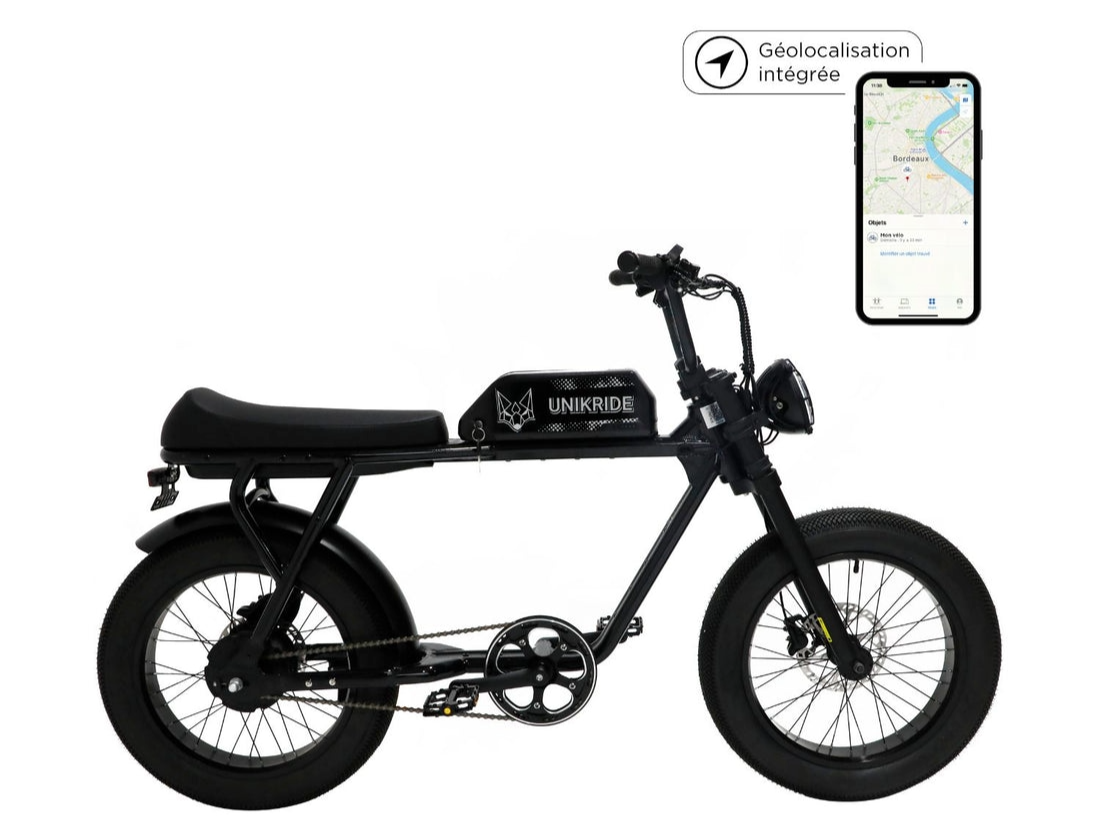 Vélo électrique noir avec une plateforme de commande, un écran connecté à une application de géolocalisation intégrée. La marque 'UNIKRIDE' est visible sur le cadre.