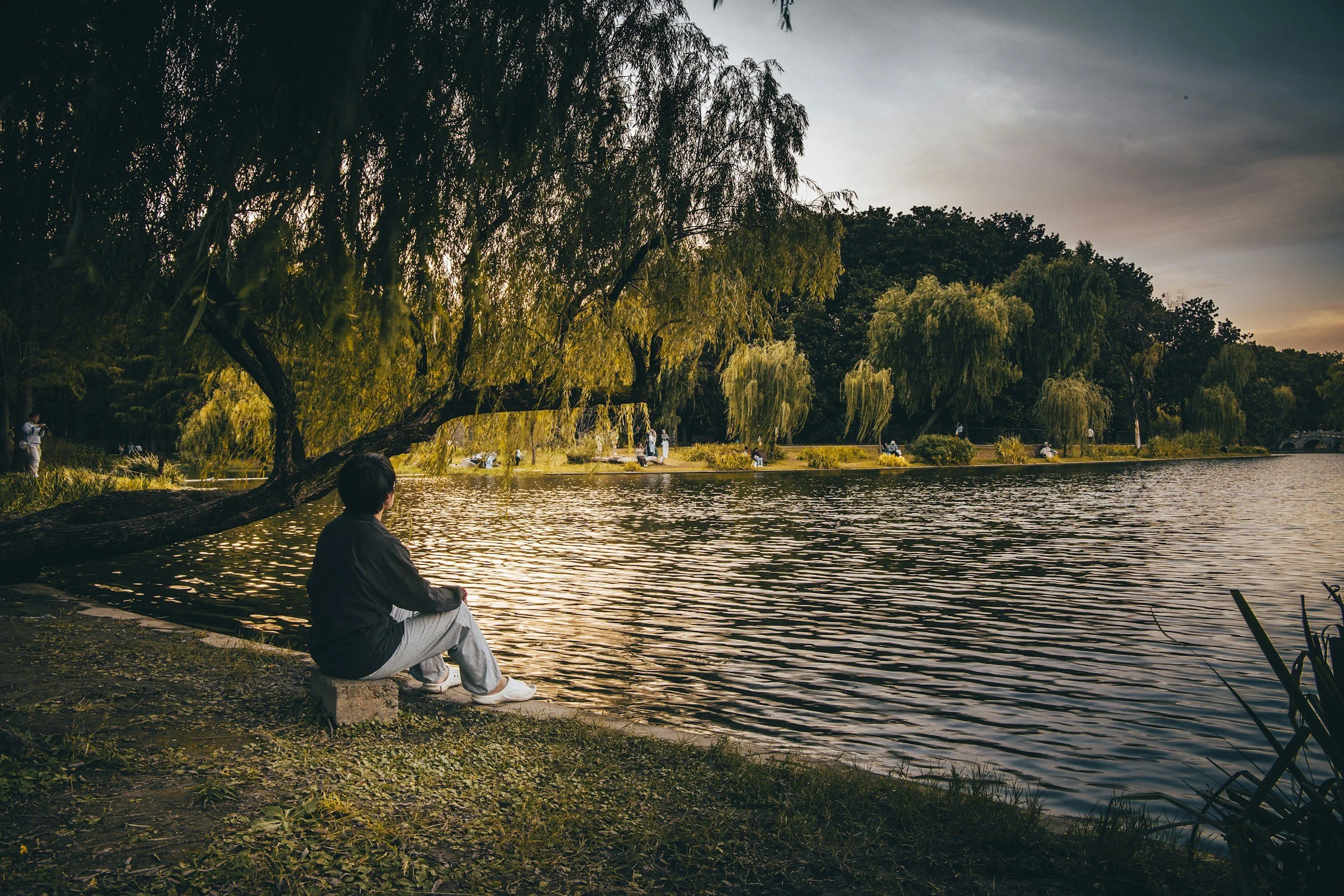 “Is It Normal to Grieve a Breakup for Months?” An Anxiety Therapist Answers