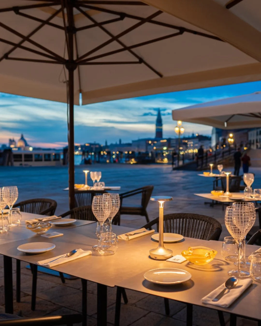 ✨ Love Venice but not the crowds? Ca&rsquo; di Dio is your answer. 🇮🇹 Tucked into the historic Castello district, this boutique hideaway gives you a taste of authentic Venetian life.

🌊 Lagoon views of San Giorgio Maggiore
🛶 Private dock for effo