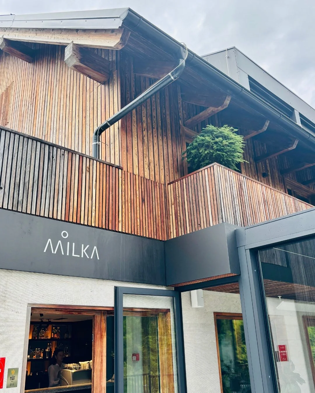 Staying at boutique @hotelmilka felt like being welcomed into a friend&rsquo;s modern alpine home&mdash;if that friend also happened to have Michelin stars in their kitchen. 🥂✨ This is not a stuffy Michelin star restaurant. The dining is creative, p