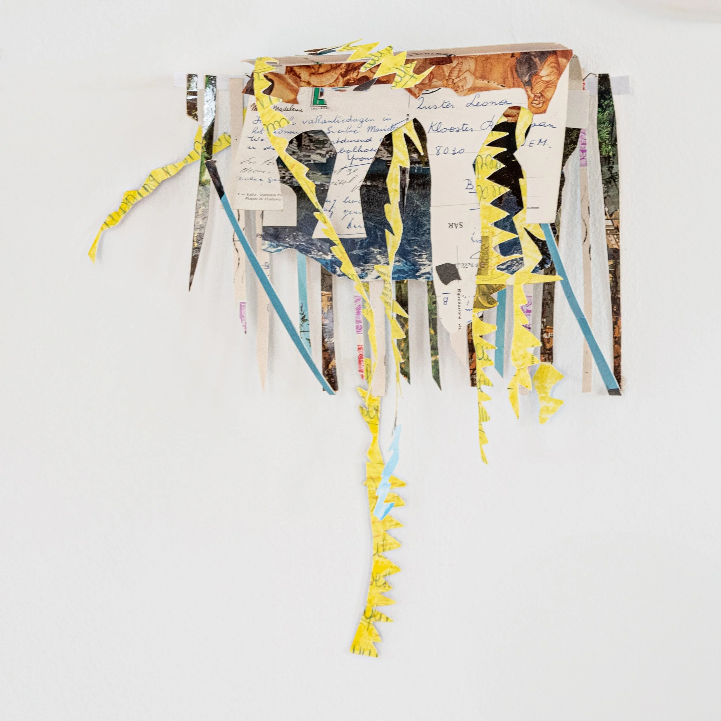 Zonder titel, karton, papier, lijm, 15 x 25 cm, 2021.