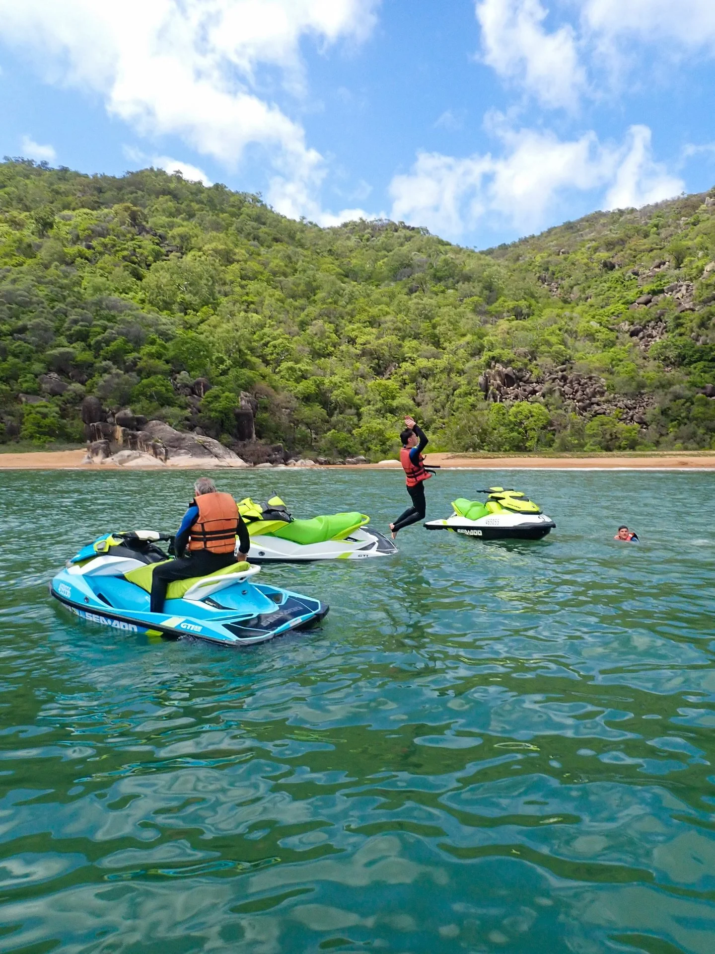 Nothing staged. Nothing rushed.

Just another perfect morning on our Five Bays guided jet ski tour, with a great family. A reminder of why this place, and this job, is truly the best in the world 🌊✨

#thisismagneticisland #upforunexpected #magnetici