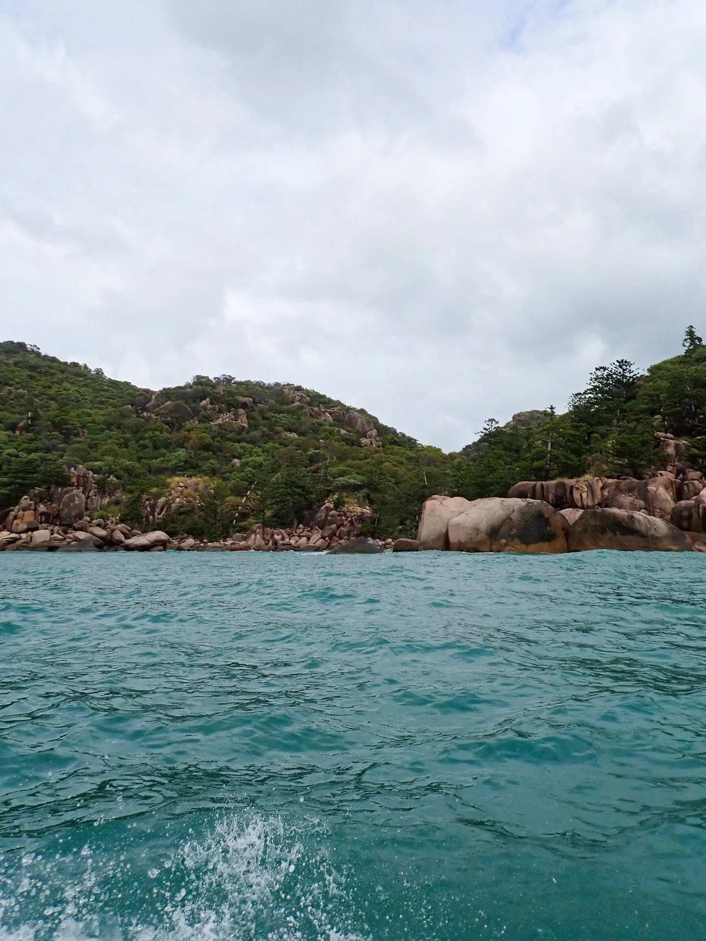 Moody Maggie&rsquo;s headlands looked pretty spectacular today ⛰️ 

We&rsquo;ve got tour skis running every morning and jet ski hires kicking off straight after.

Tuesday is Five Bays. This tour runs for 90 minutes and hits 8 bays, 7 of them ocean on