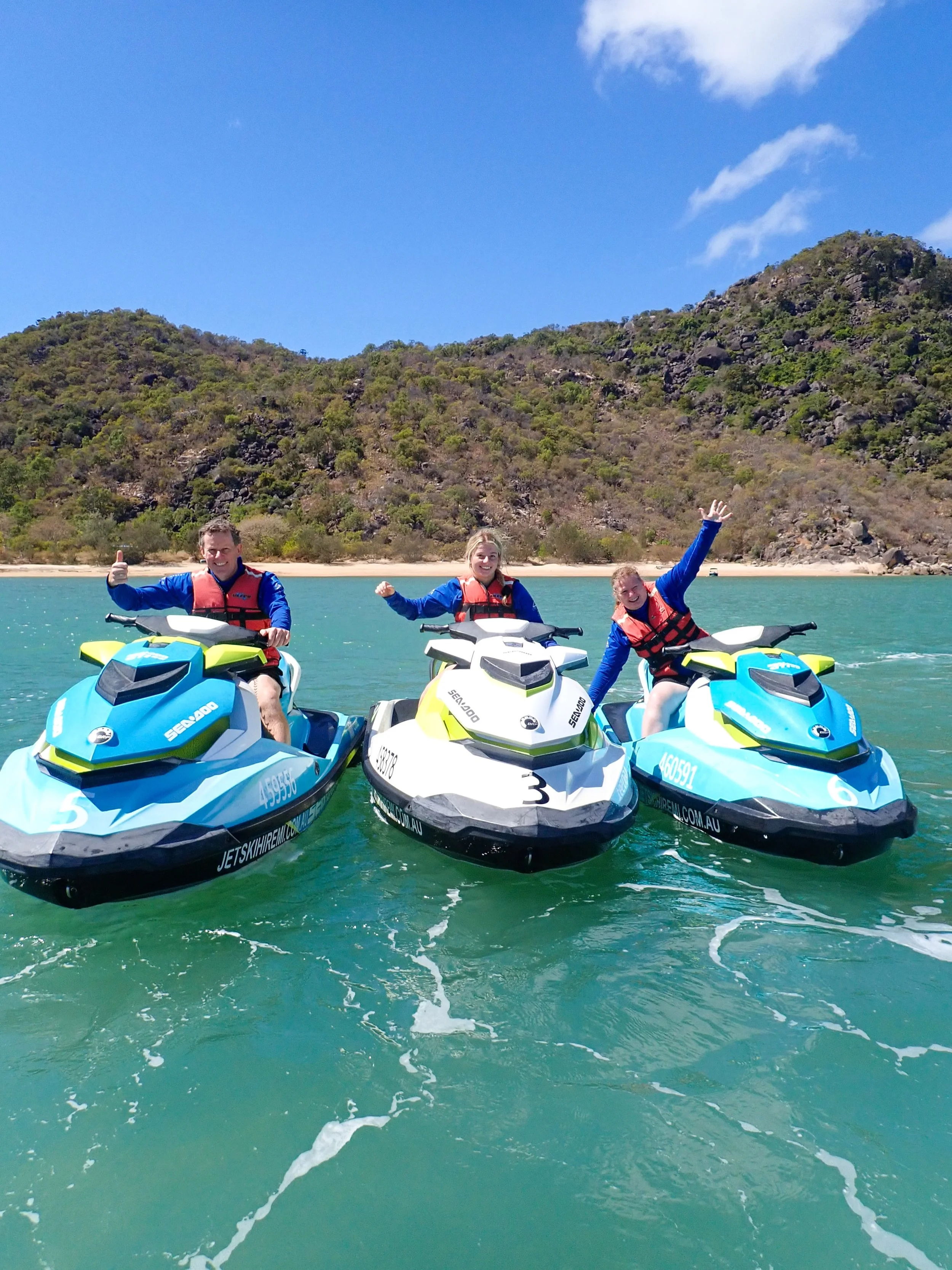 Starting school holidays the only way we know how! ☀️🌴

A full house on our Five Bays Tour, followed by back-to-back booked-out hires, with a few familiar faces thrown in too.

We love seeing families come back year after year, and we&rsquo;re excit